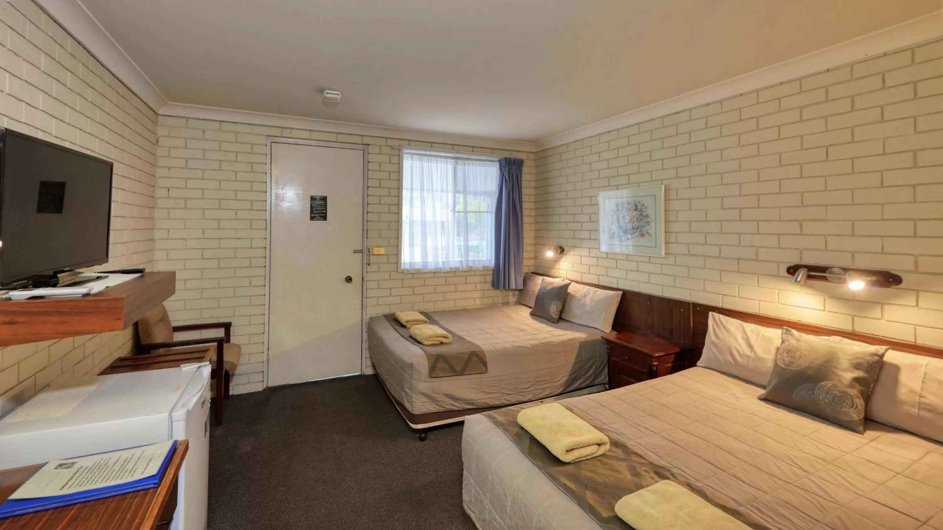 Queen Room with Two Queen Beds - No pets in Mu S Boutique Motel "Matthew Flinders"