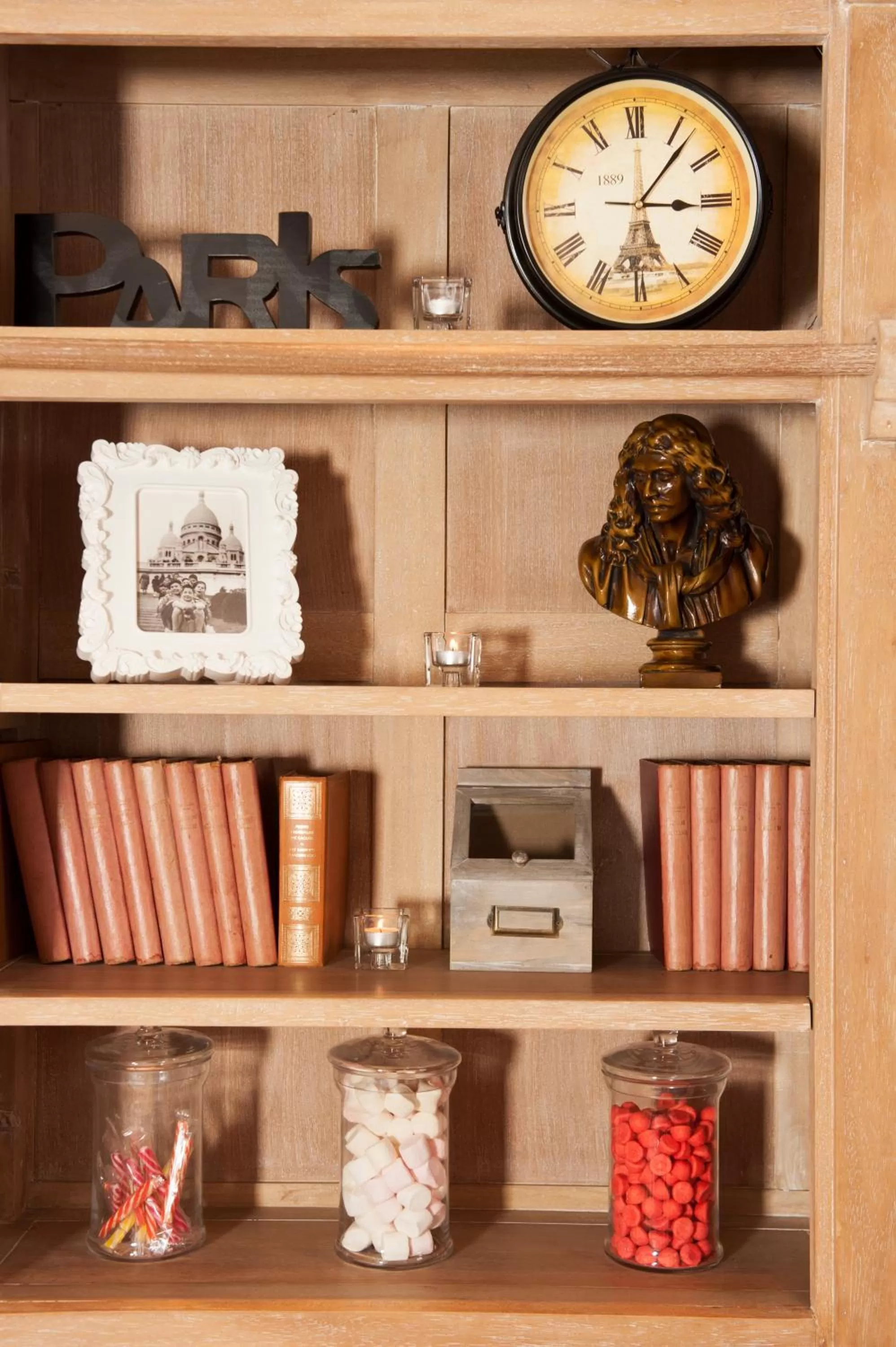 Decorative detail in Hôtel de Bellevue Paris Gare du Nord