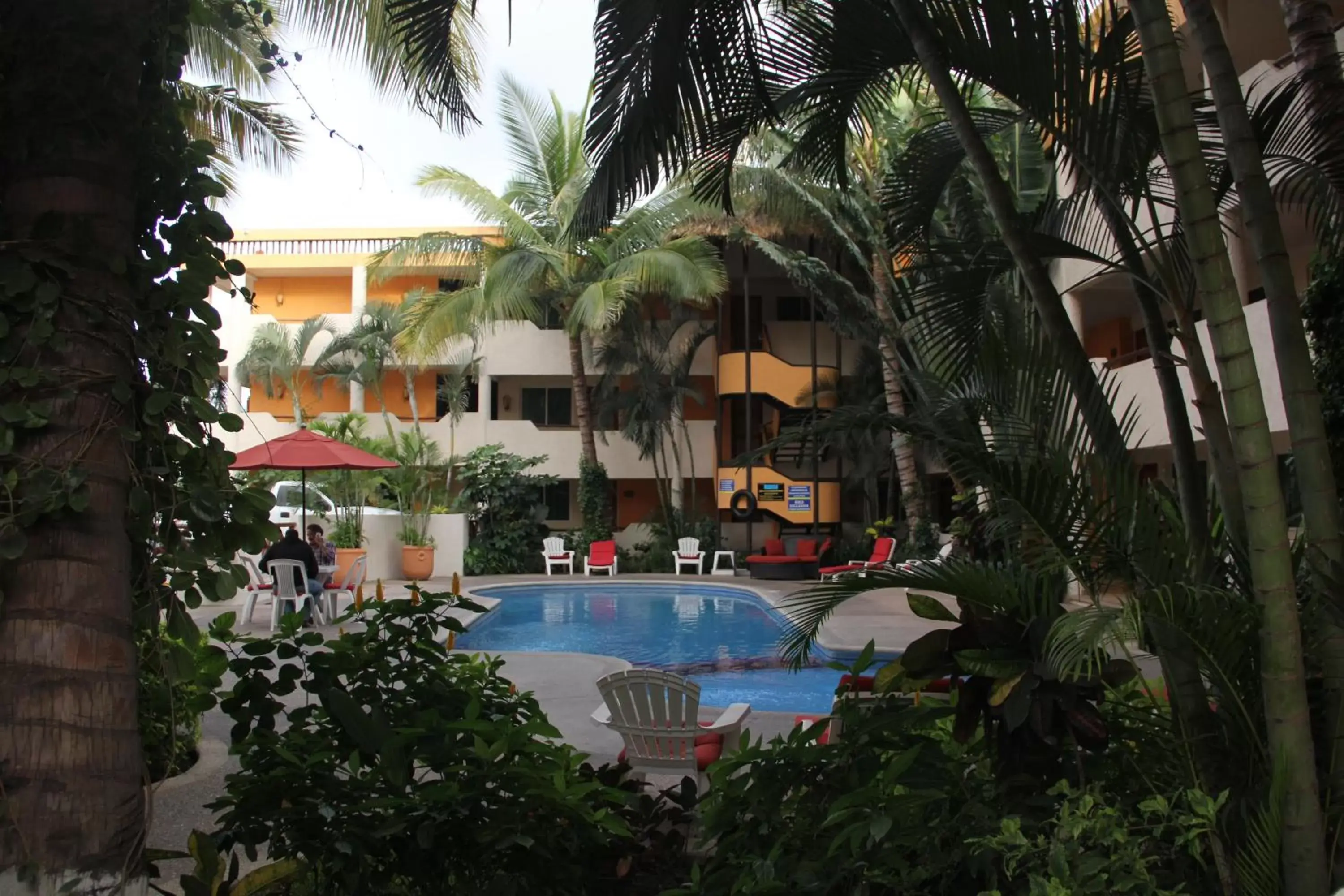 Garden, Swimming Pool in Hotel Palapa Palace Inn