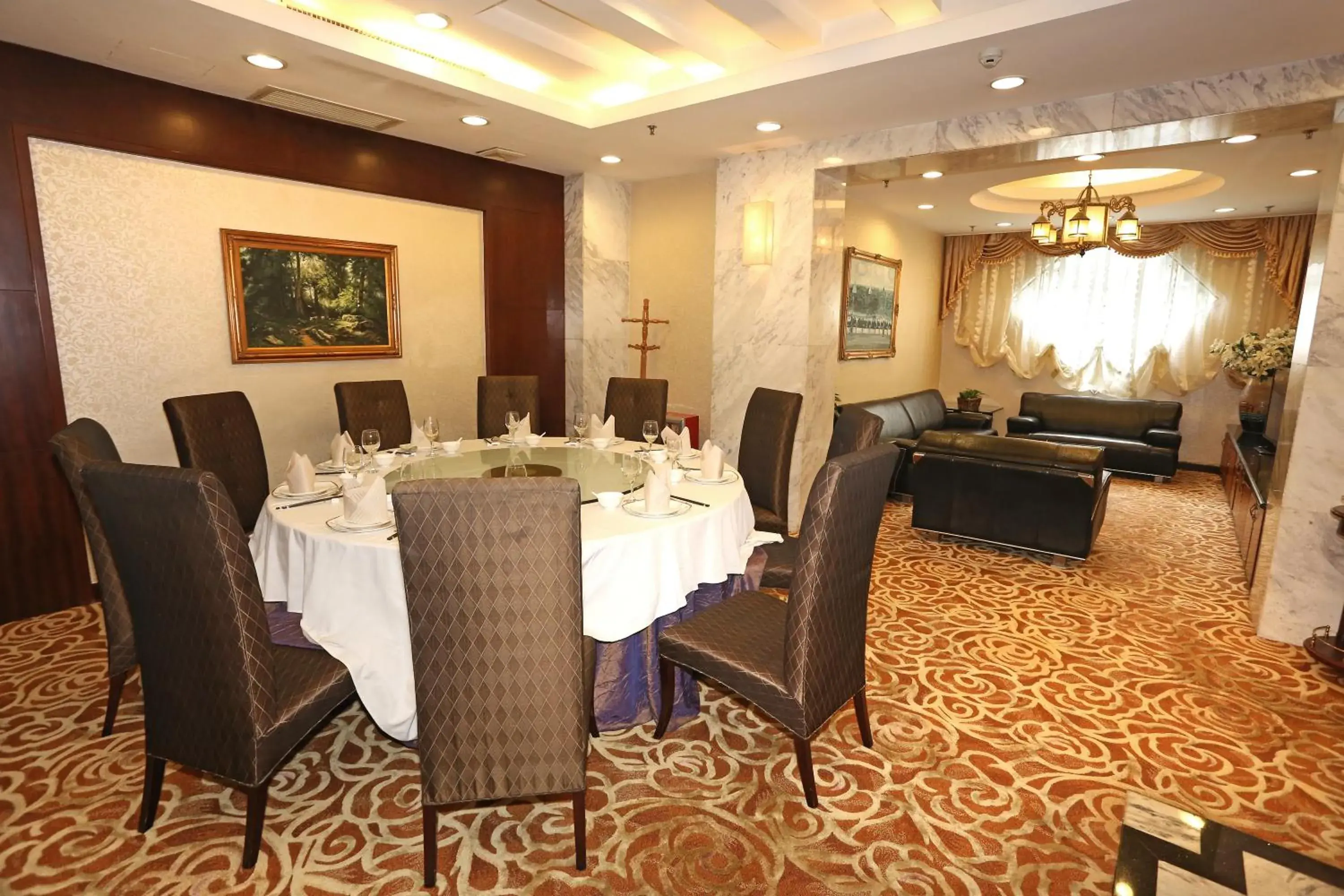 Restaurant/Places to Eat in Grand Palace Hotel（Grand Hotel Management Group）