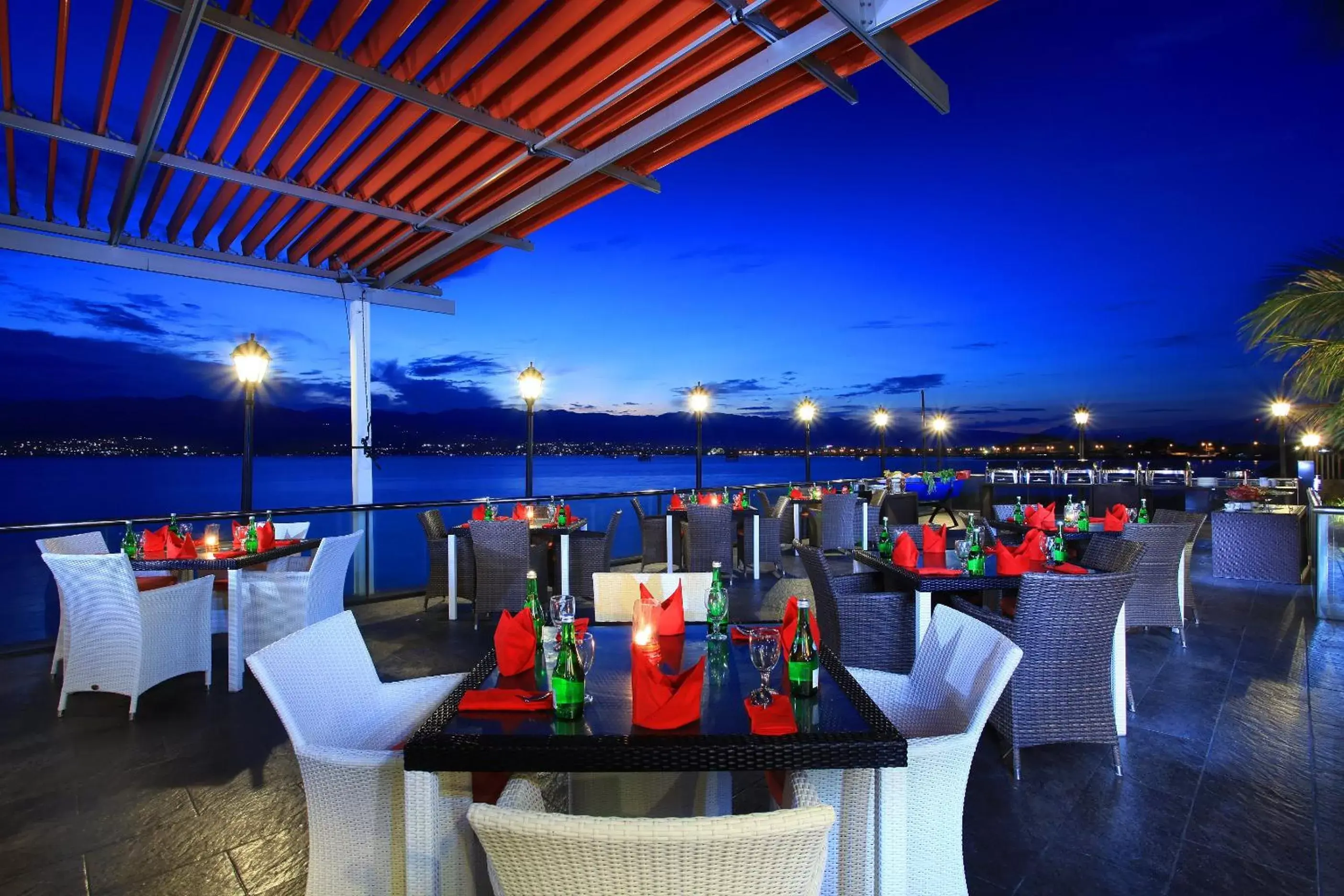 Night, Restaurant/Places to Eat in Swiss-Belhotel Silae Palu