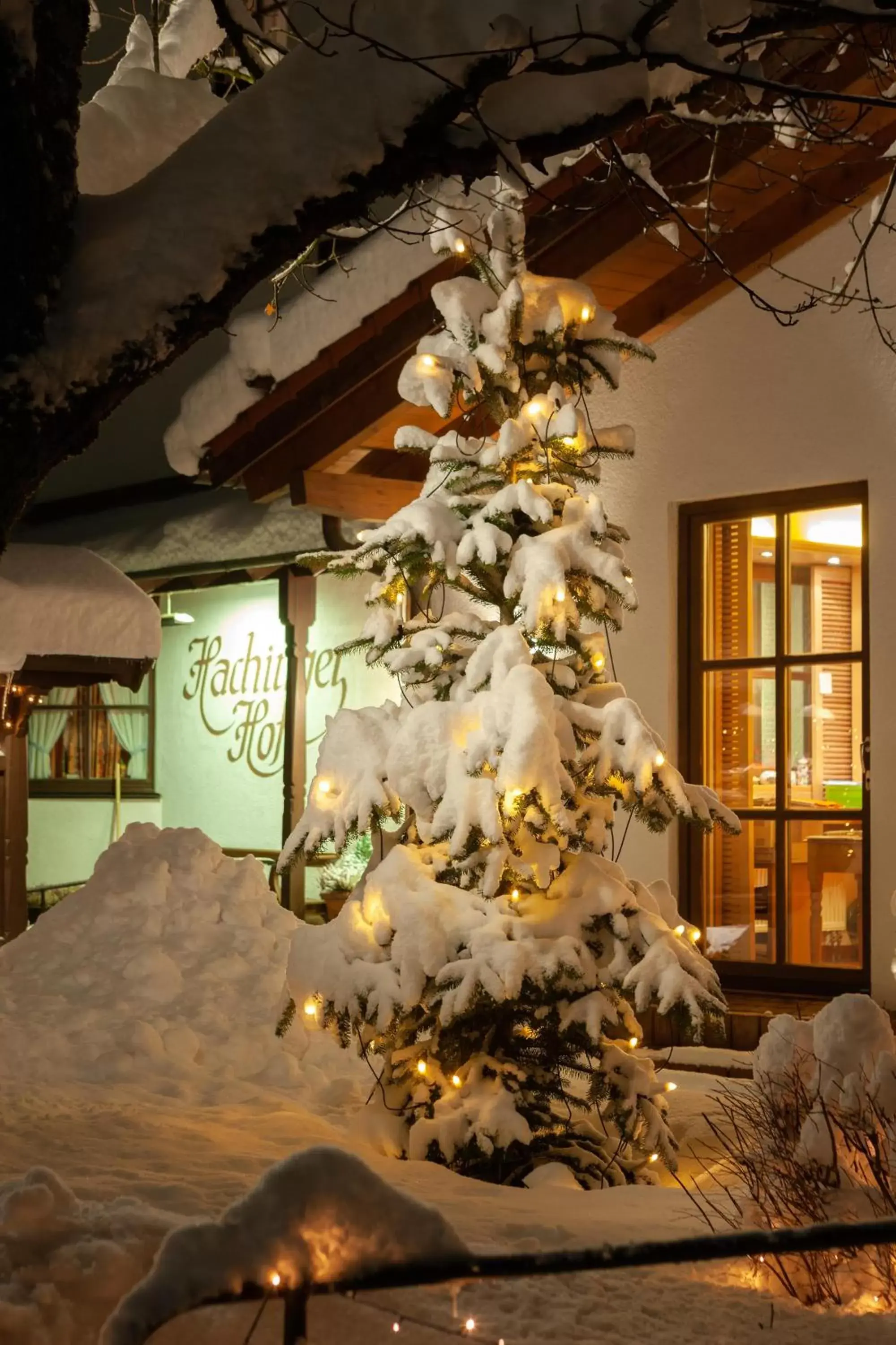 Facade/entrance, Property Building in Hotel Hachinger Hof