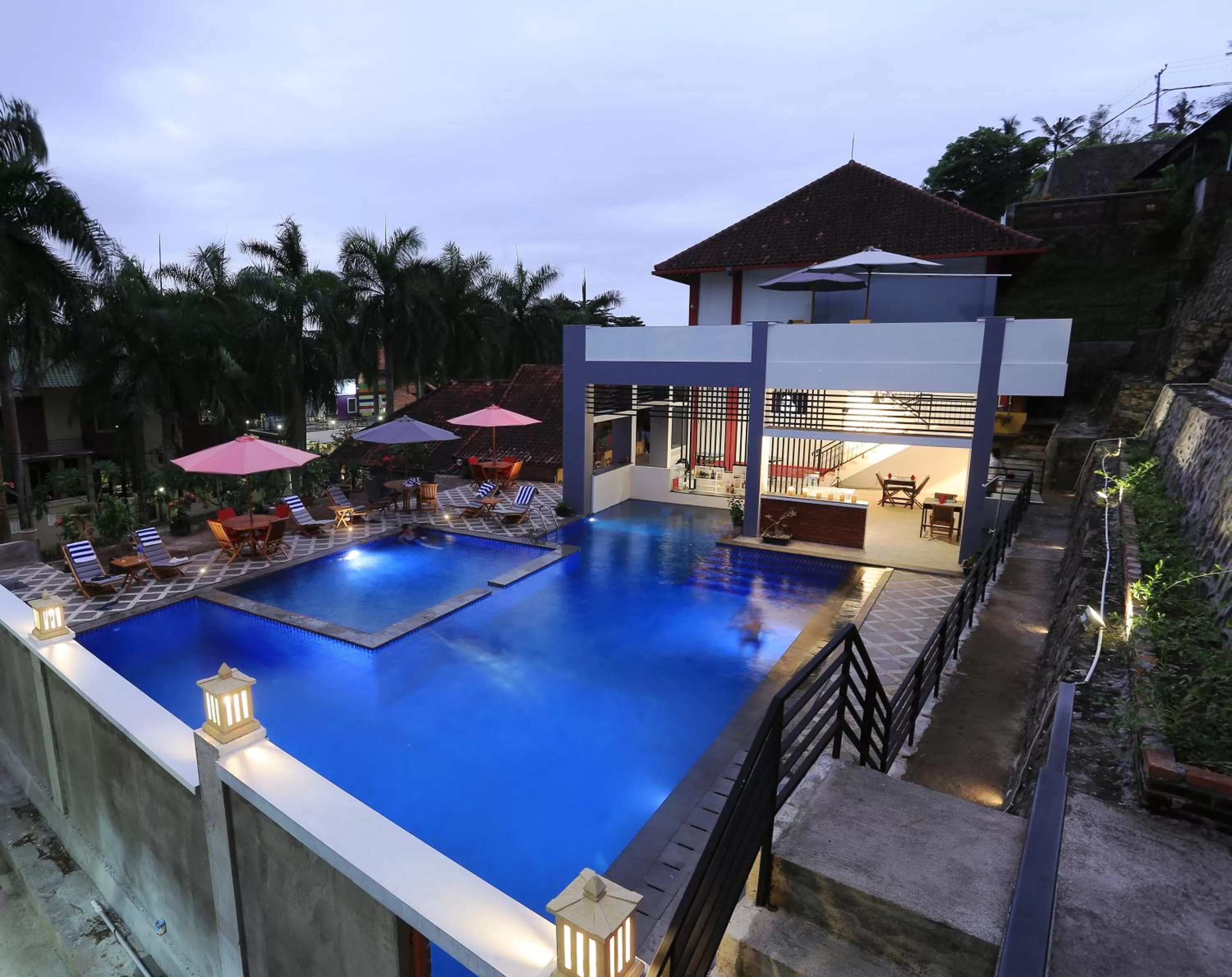 Swimming pool in Jazz Senggigi Hotel