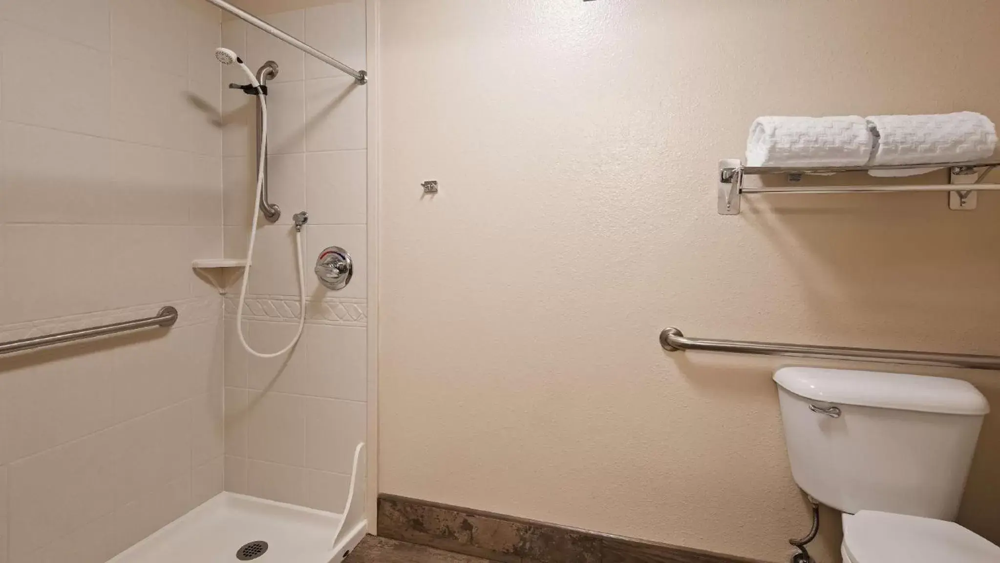 Toilet, Bathroom in Best Western PLUS Walla Walla Suites Inn