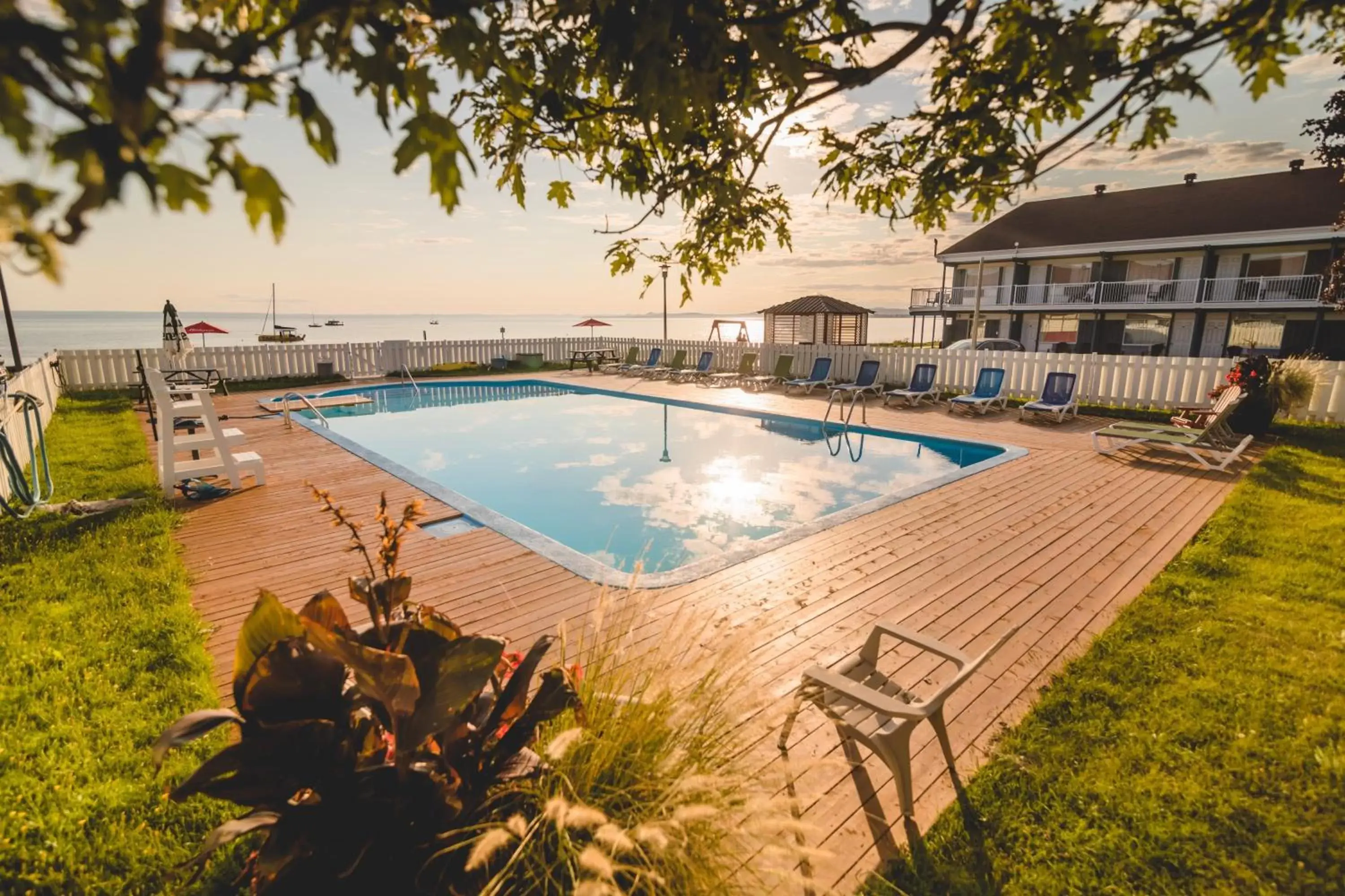 Swimming Pool in Hostellerie Baie Bleue