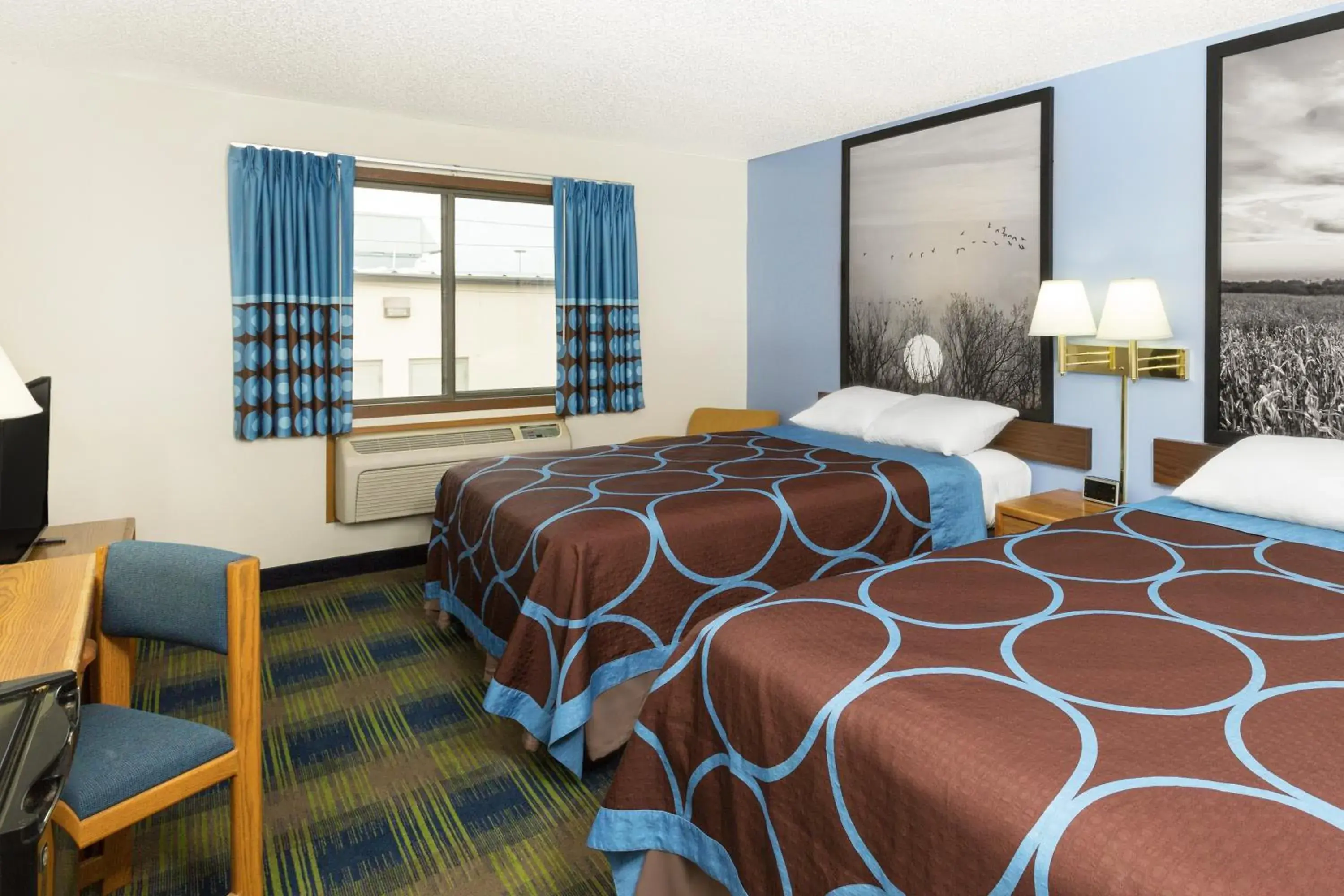 Bedroom, Bed in Super 8 by Wyndham Columbus