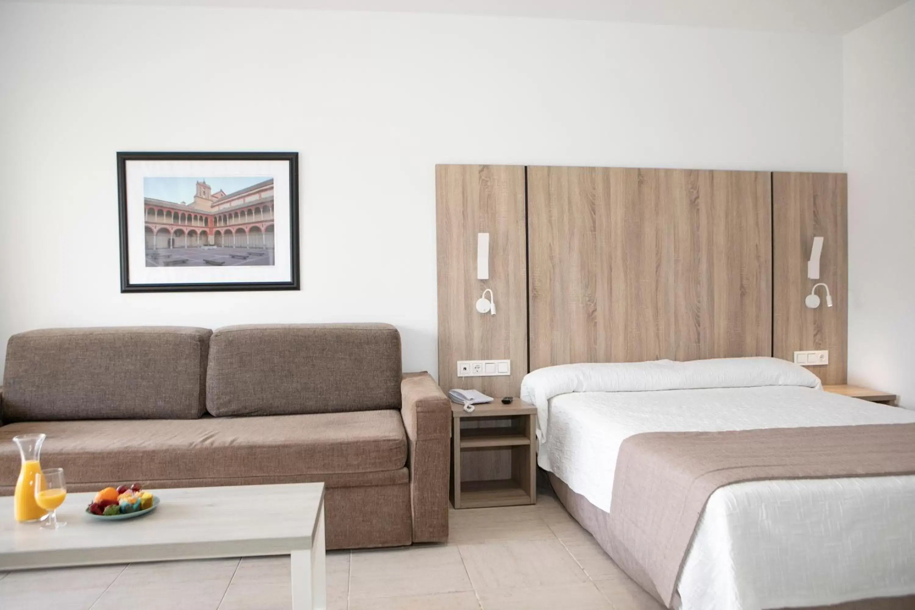 Bedroom in Hotel Apartamentos Pyr Fuengirola