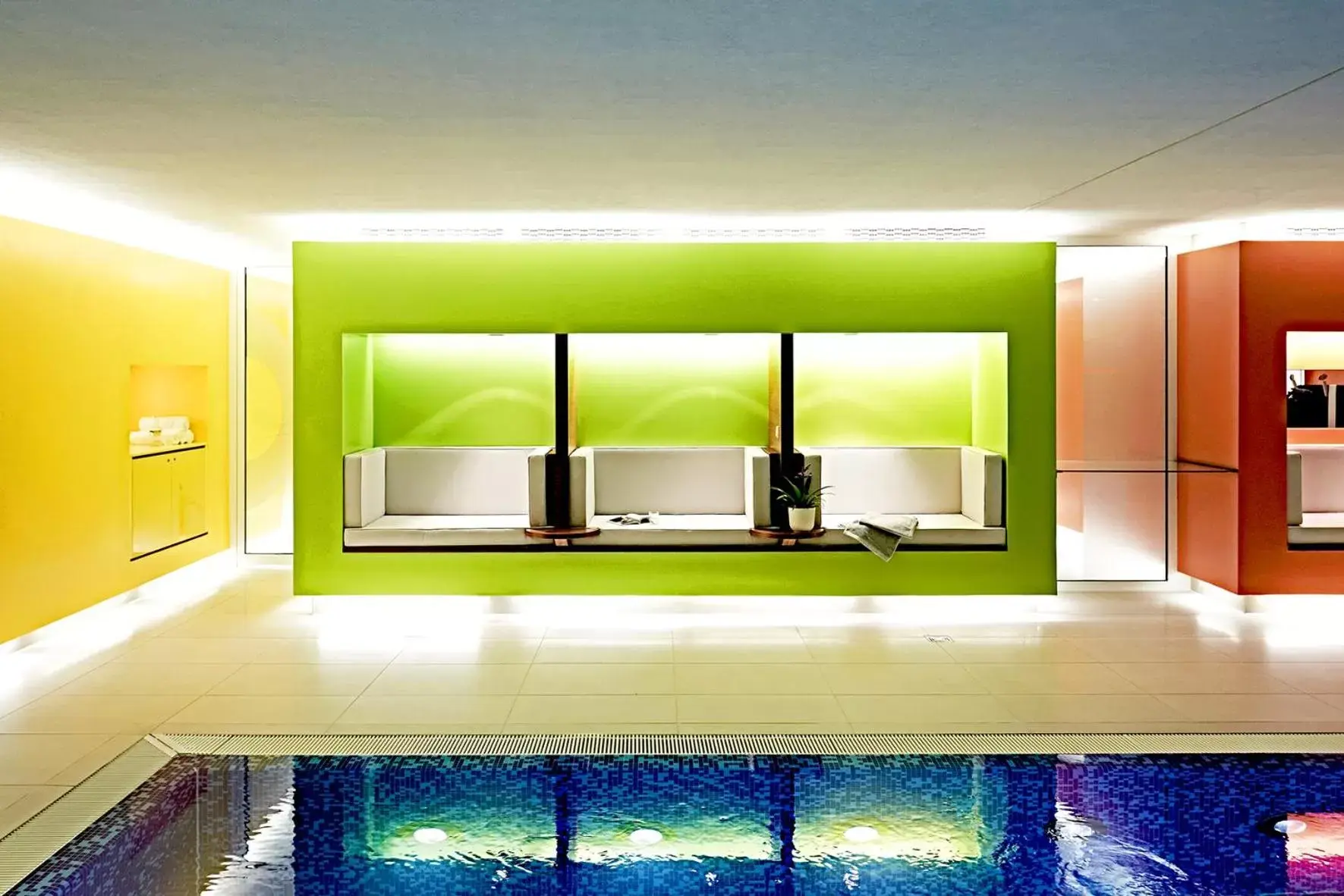 Swimming Pool in SIDE Design Hotel Hamburg