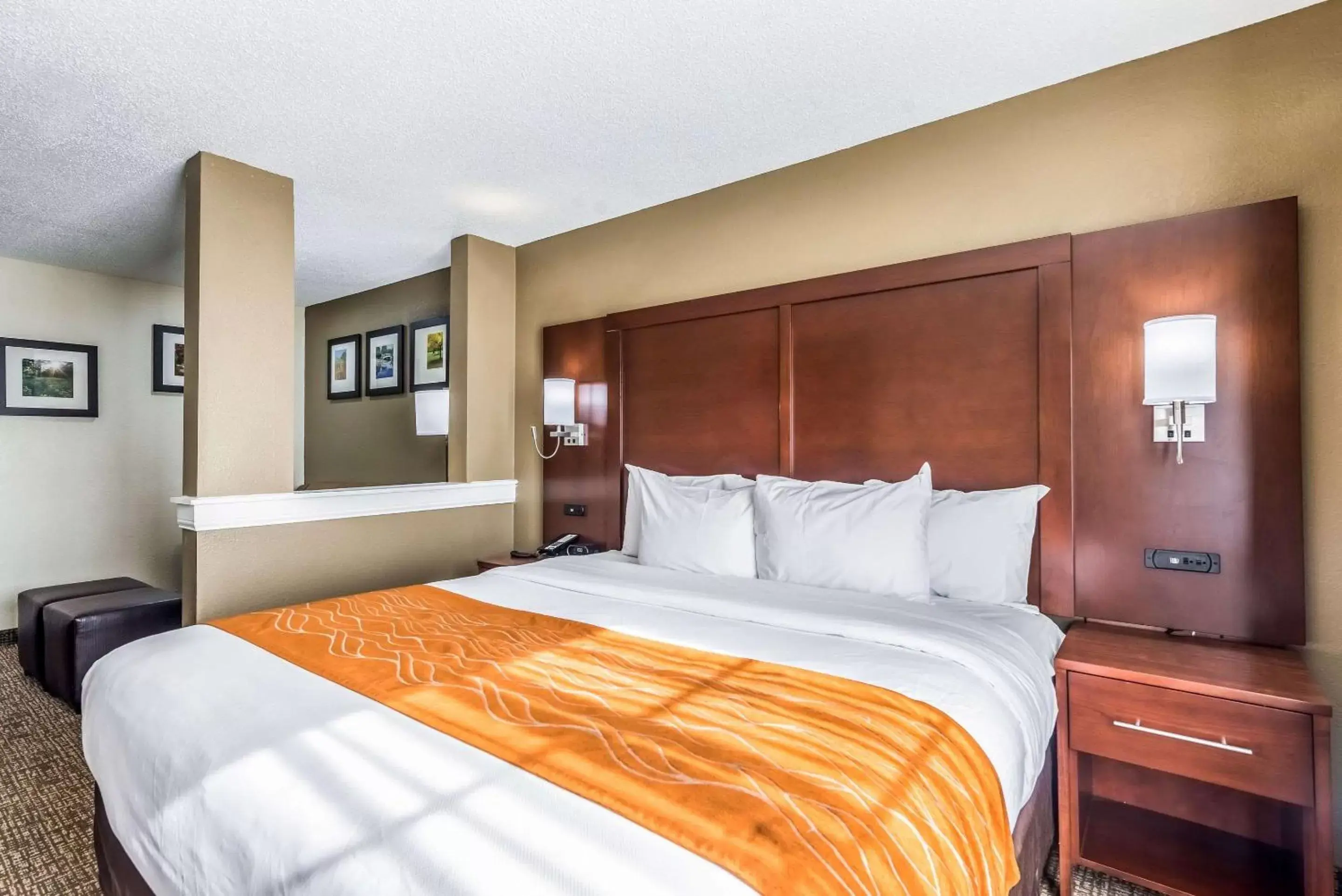 On site, Bed in Comfort Inn & Suites Dayton North
