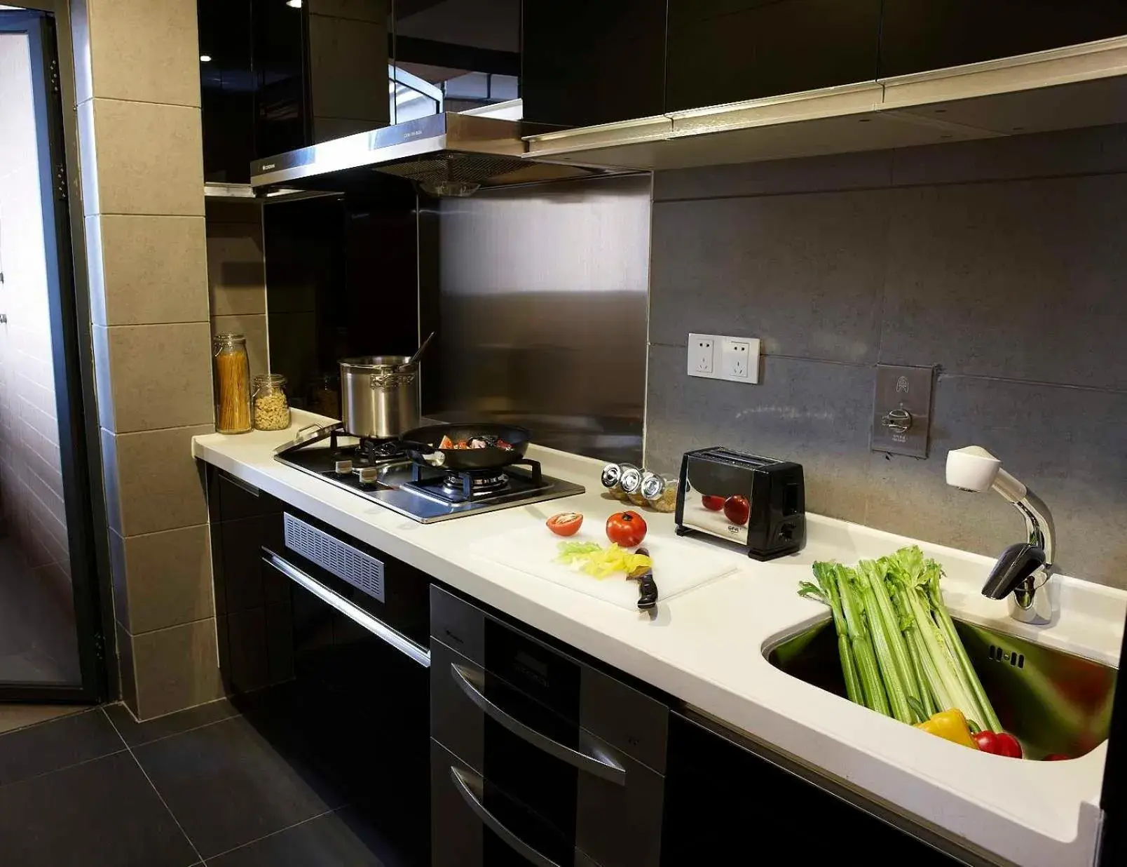 Kitchen/Kitchenette in Dan Executive Hotel Apartment Zhujiang New Town