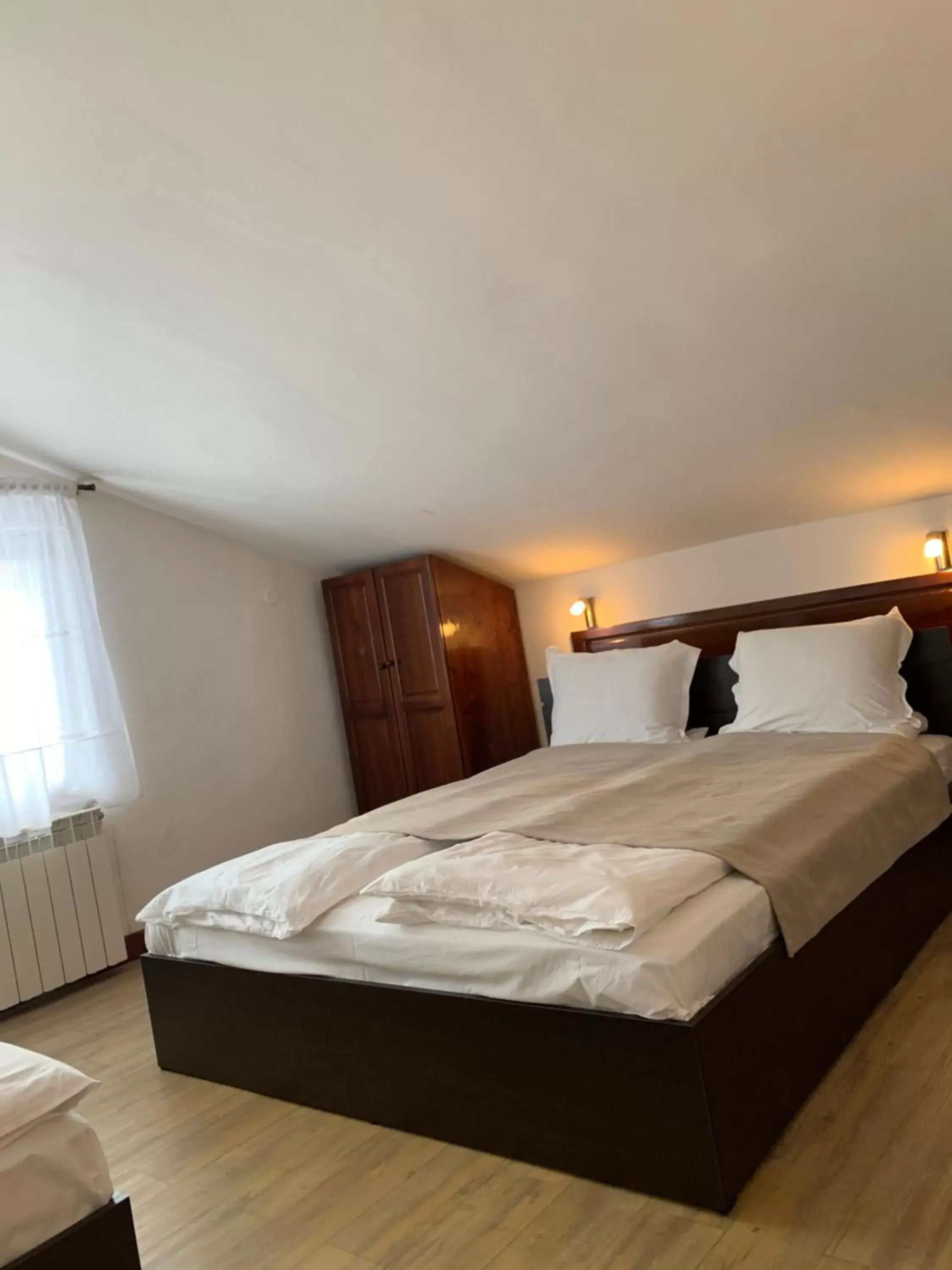 Double Room with Extra Bed in Villa Rai Double Room with Extra Bed in Villa Rai