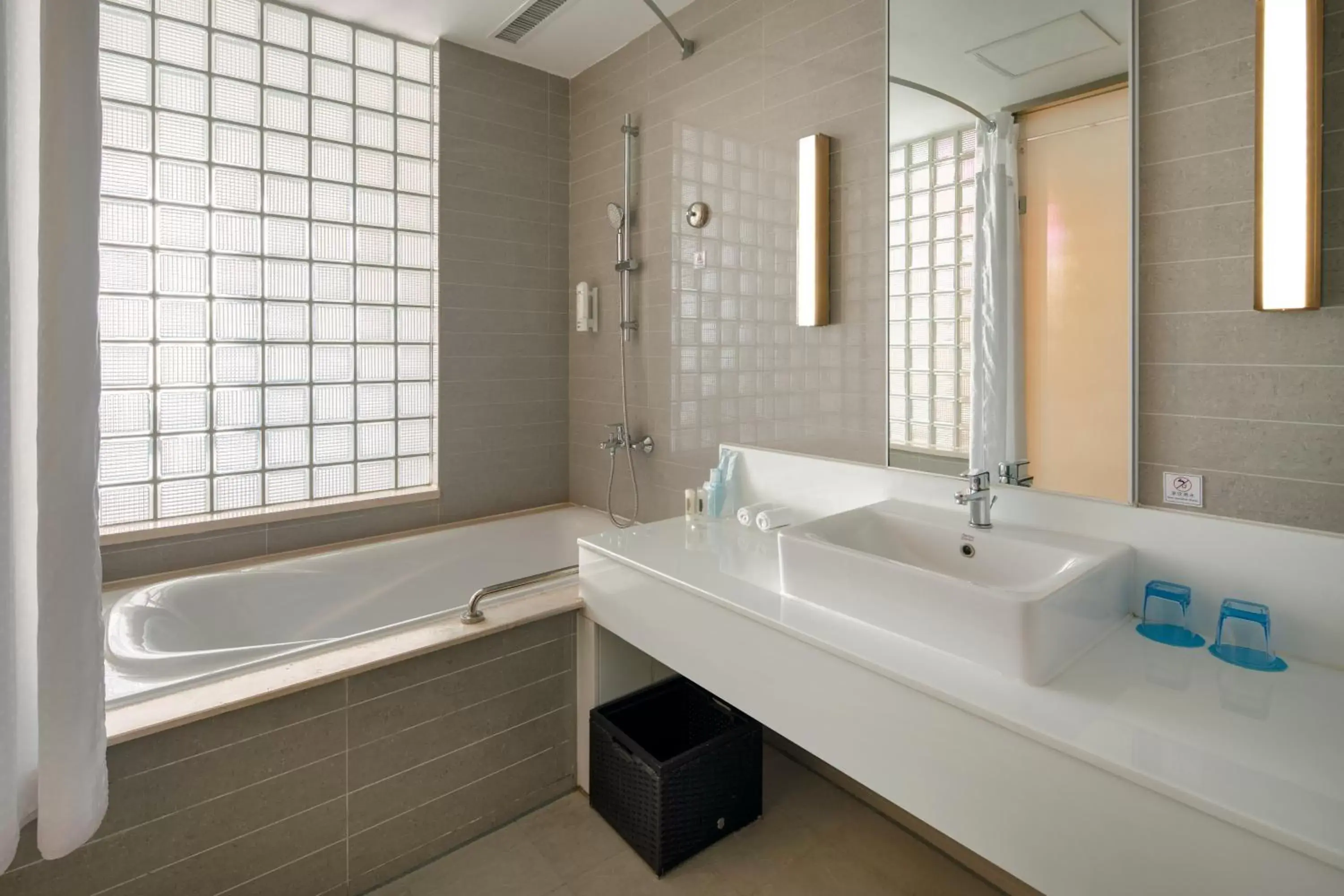 Bathroom in Holiday Inn Express Luoyang City Center, an IHG Hotel