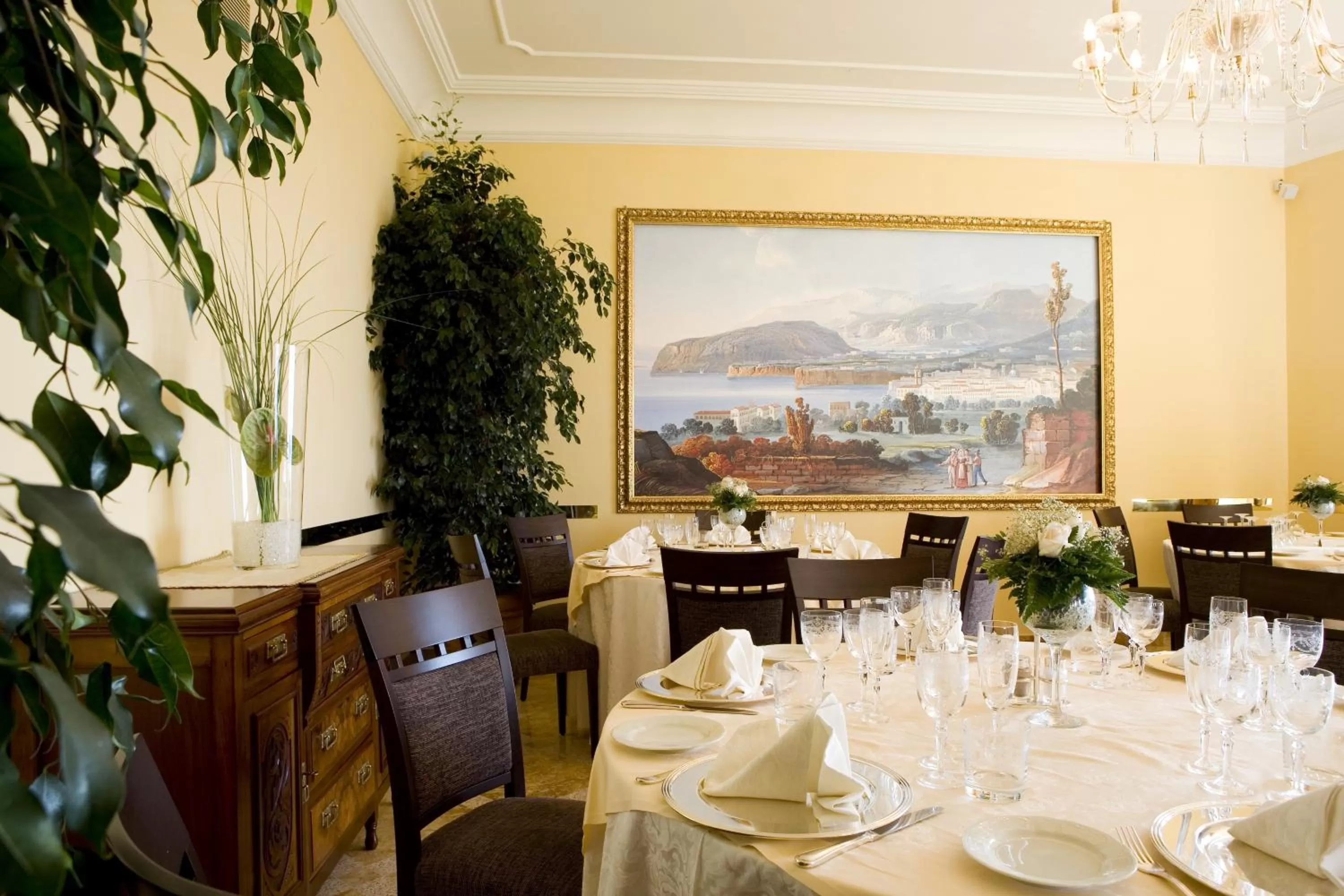 Restaurant/places to eat in Grand Hotel Due Golfi