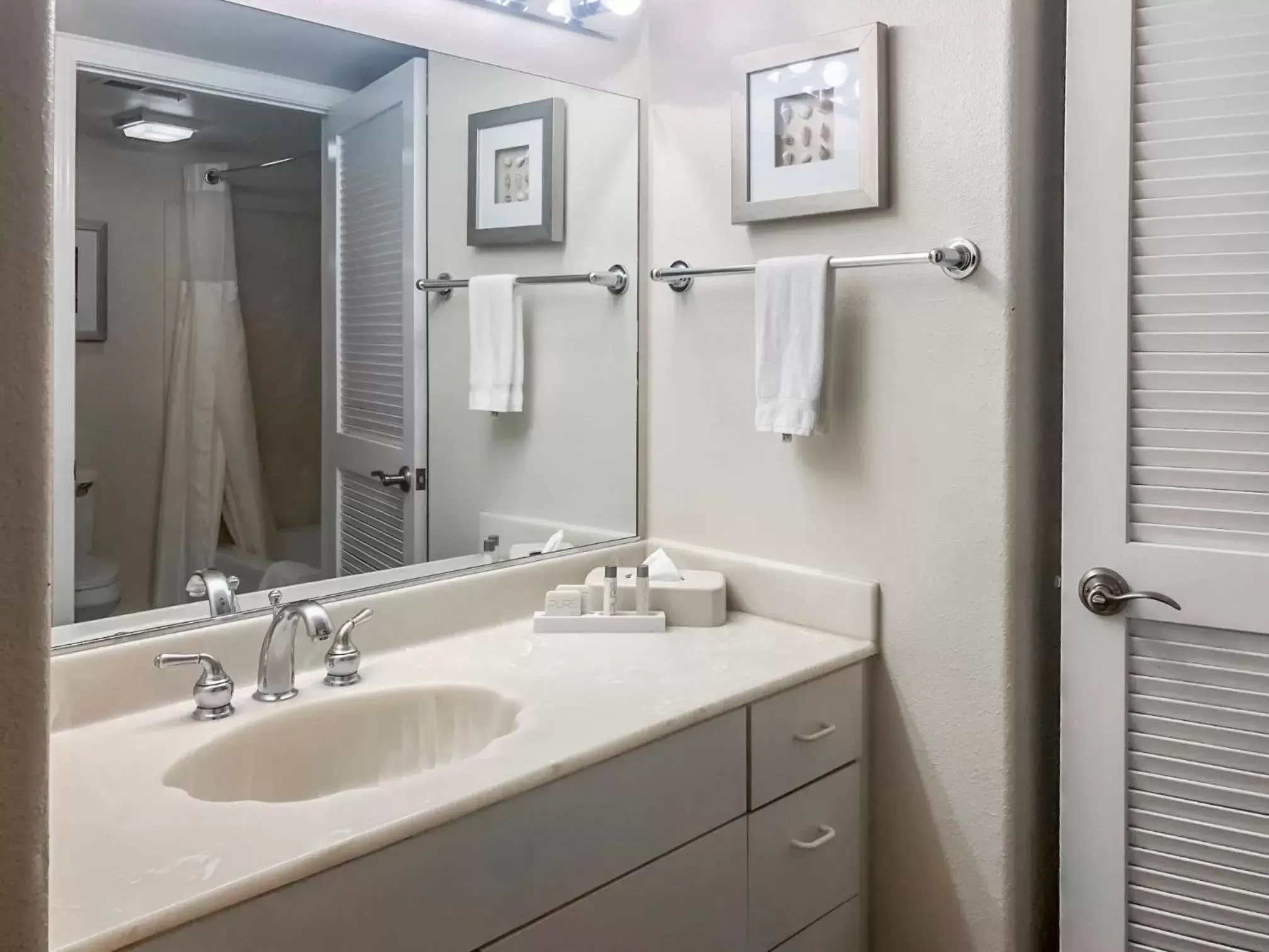 Bathroom in Riviera Beach & Shores Resorts