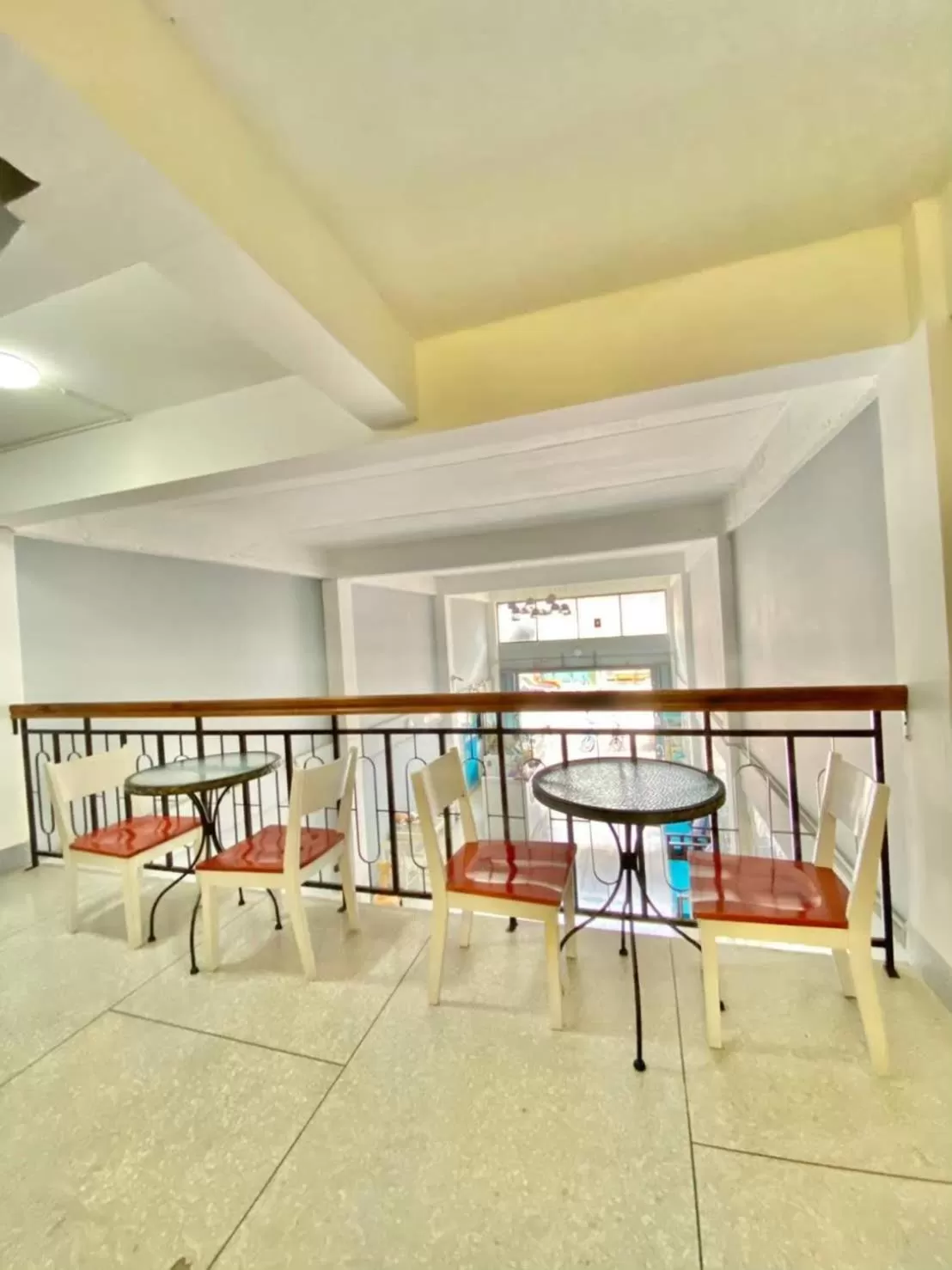 Restaurant/places to eat in No7 Guesthouse