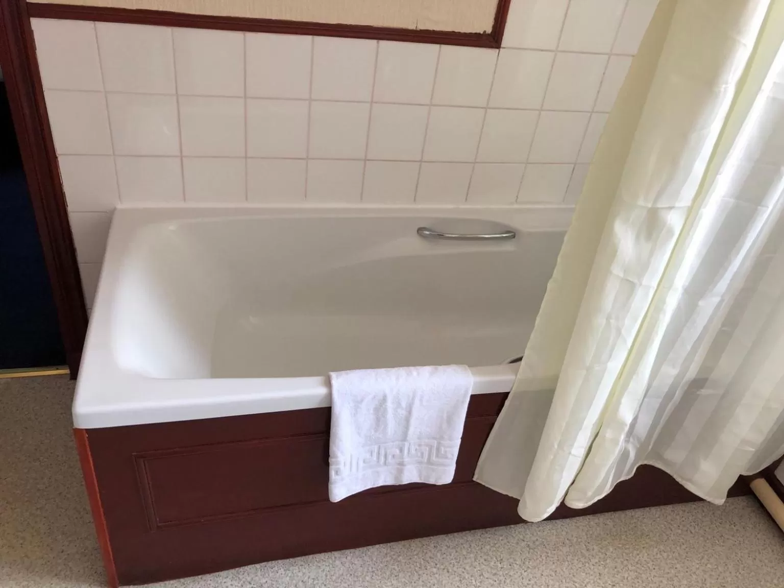 Bath, Bathroom in The Elgin Kintore Arms, Inverurie - Heritage Hotel Since 1855