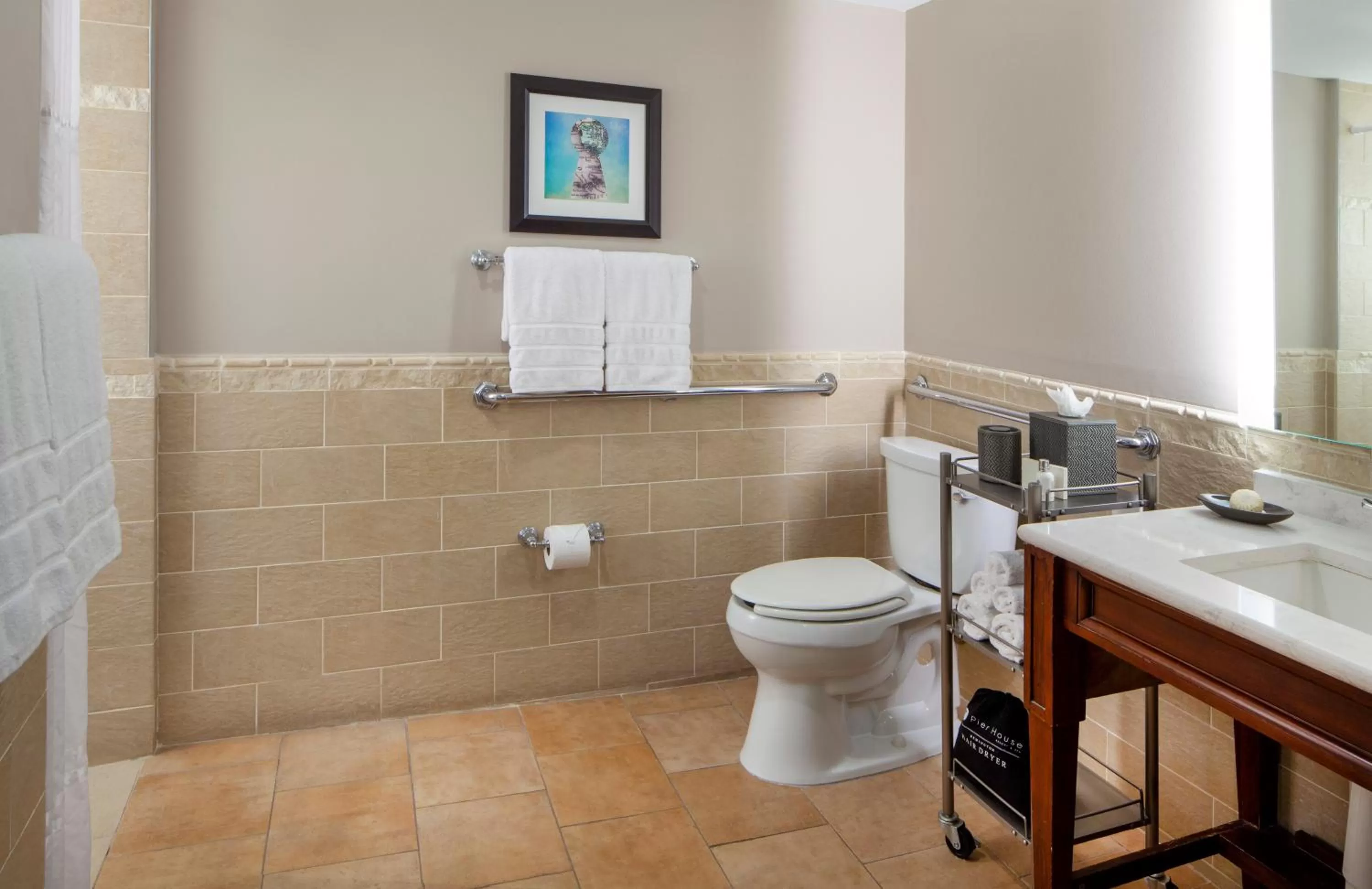 Bathroom in Pier House Resort & Spa
