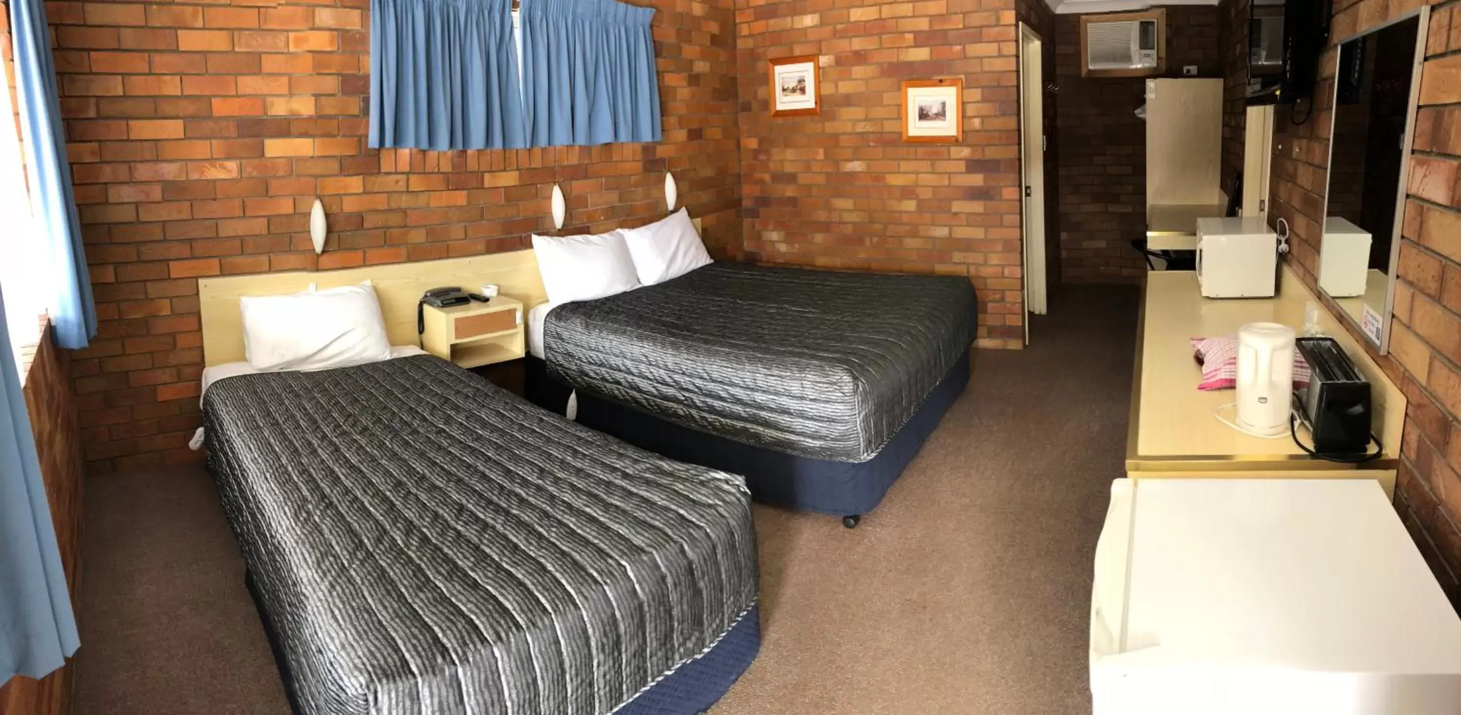 Bedroom, Bed in Peter Allen Motor Inn