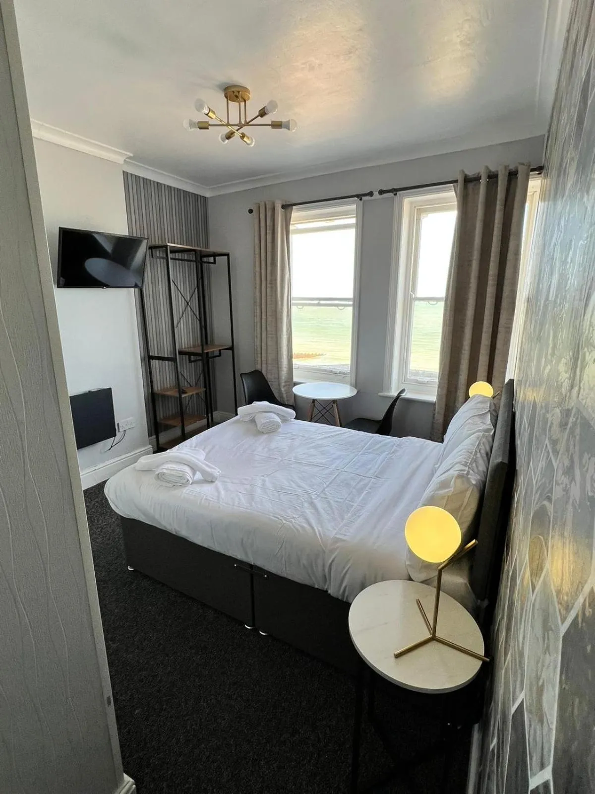 Bedroom in OYO Marine Parade Hotel, Eastbourne Pier