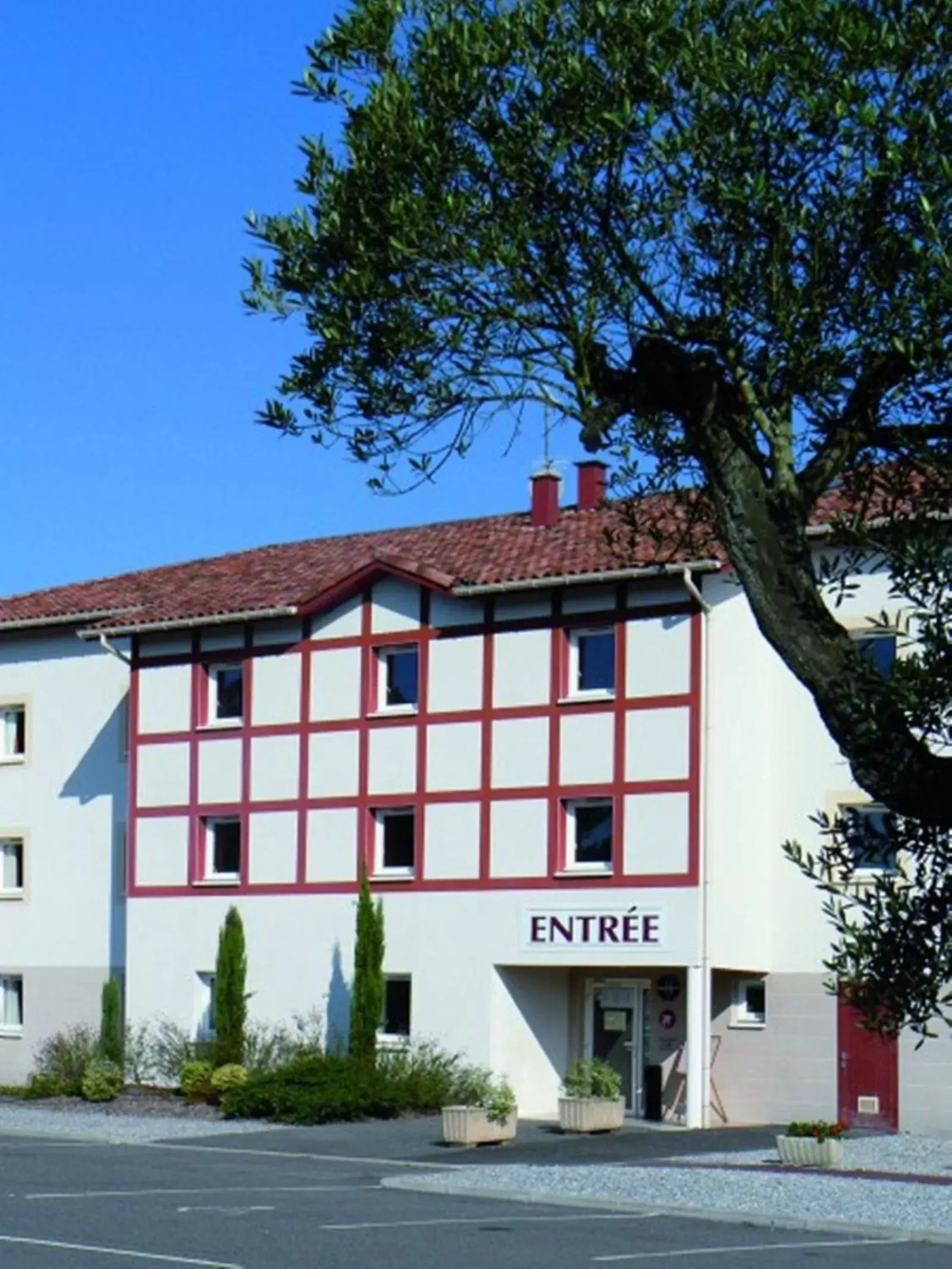 Facade/entrance in The Originals City, Hôtel Les Bruyères, Dax Nord (Inter-Hotel)