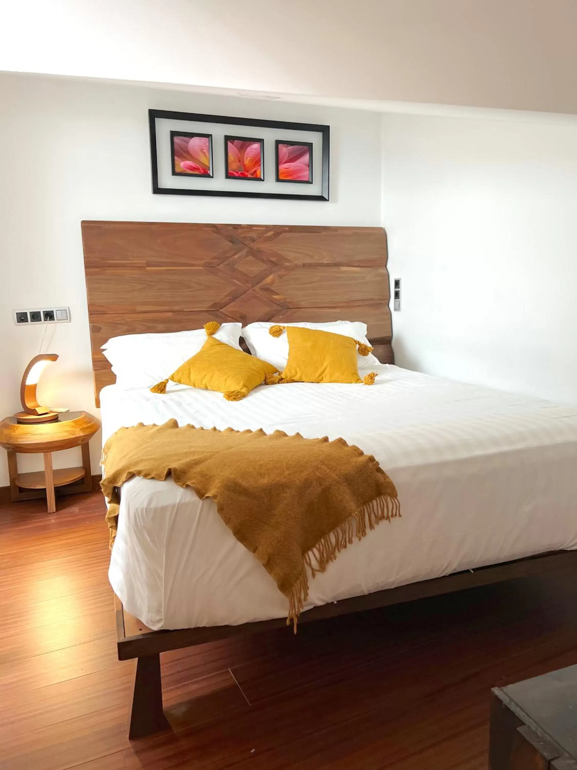 Bed in Anahita Boutique Hotel