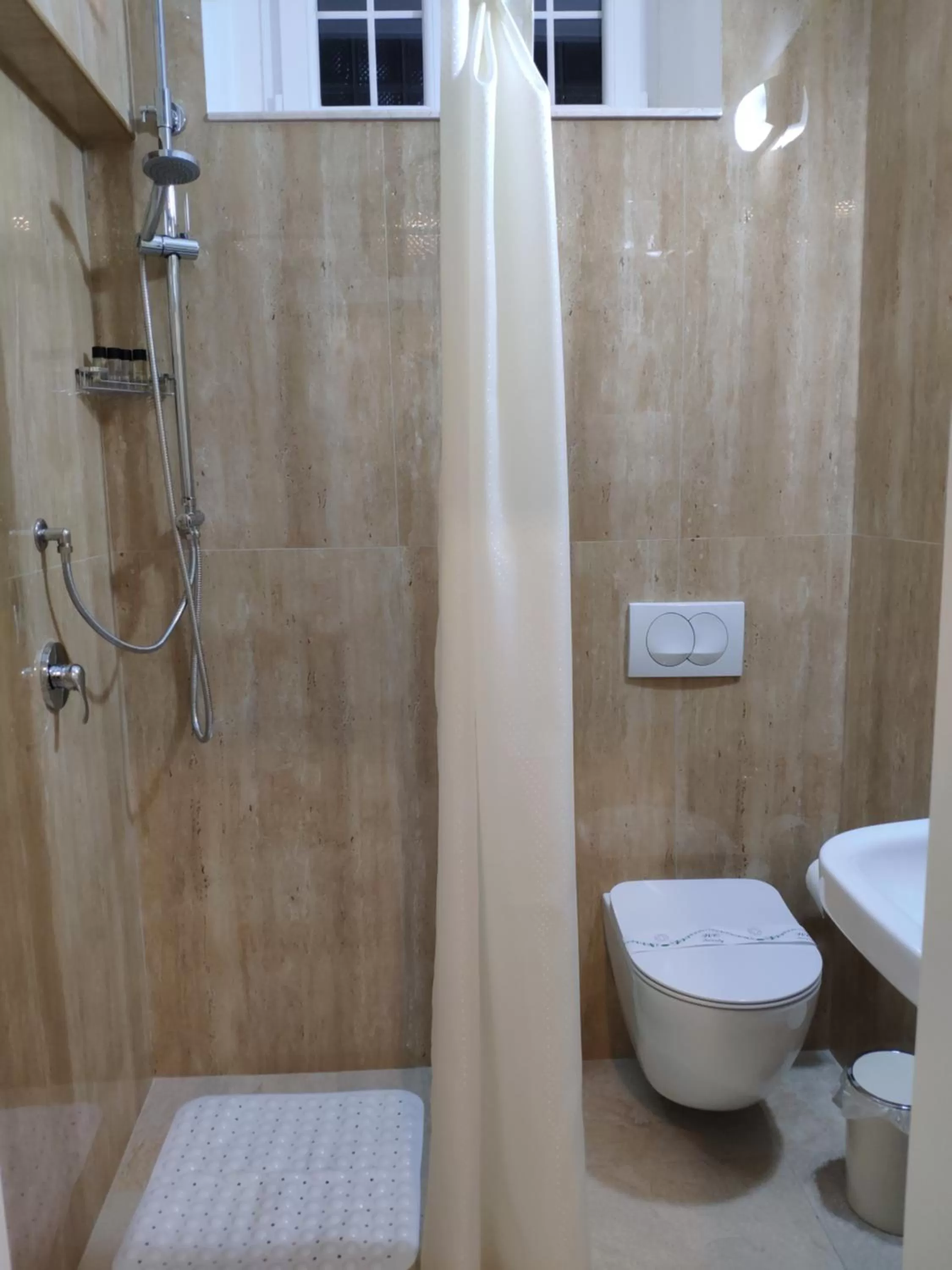 Bathroom in Hotel TREVA