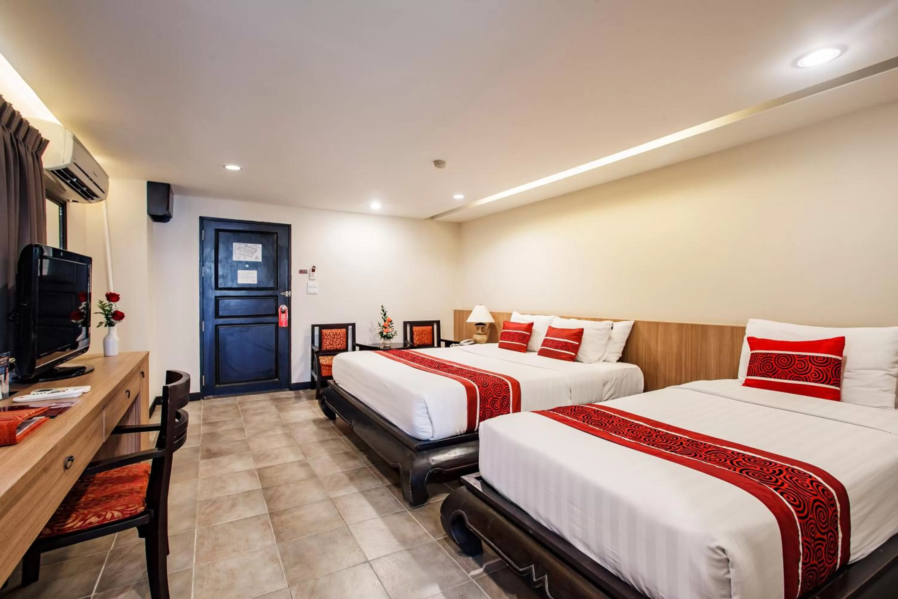 Bedroom, Bed in Raming Lodge Hotel