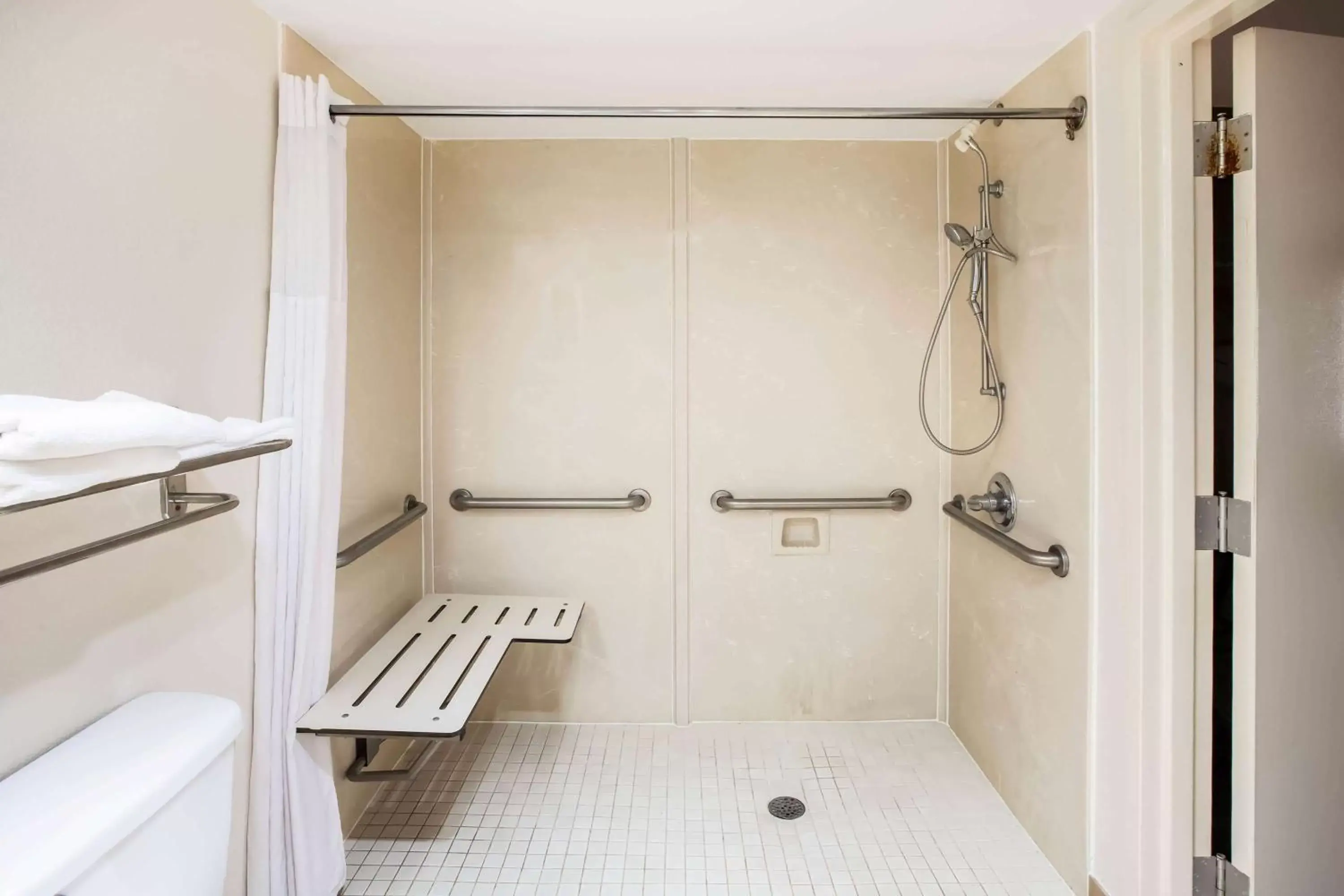Shower, Bathroom in Days Inn & Suites by Wyndham Tyler