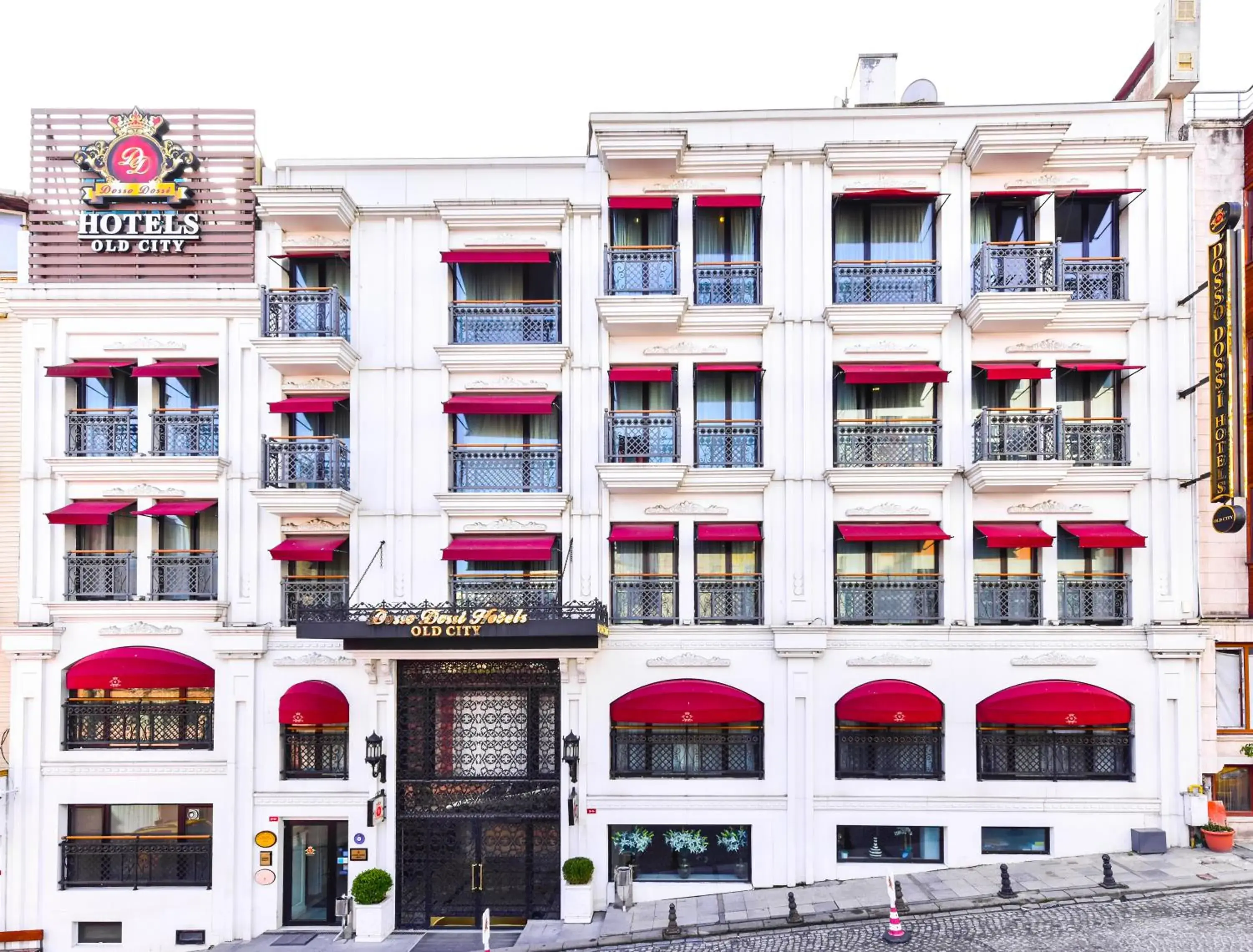 Property Building in Dosso Dossi Hotels Old City