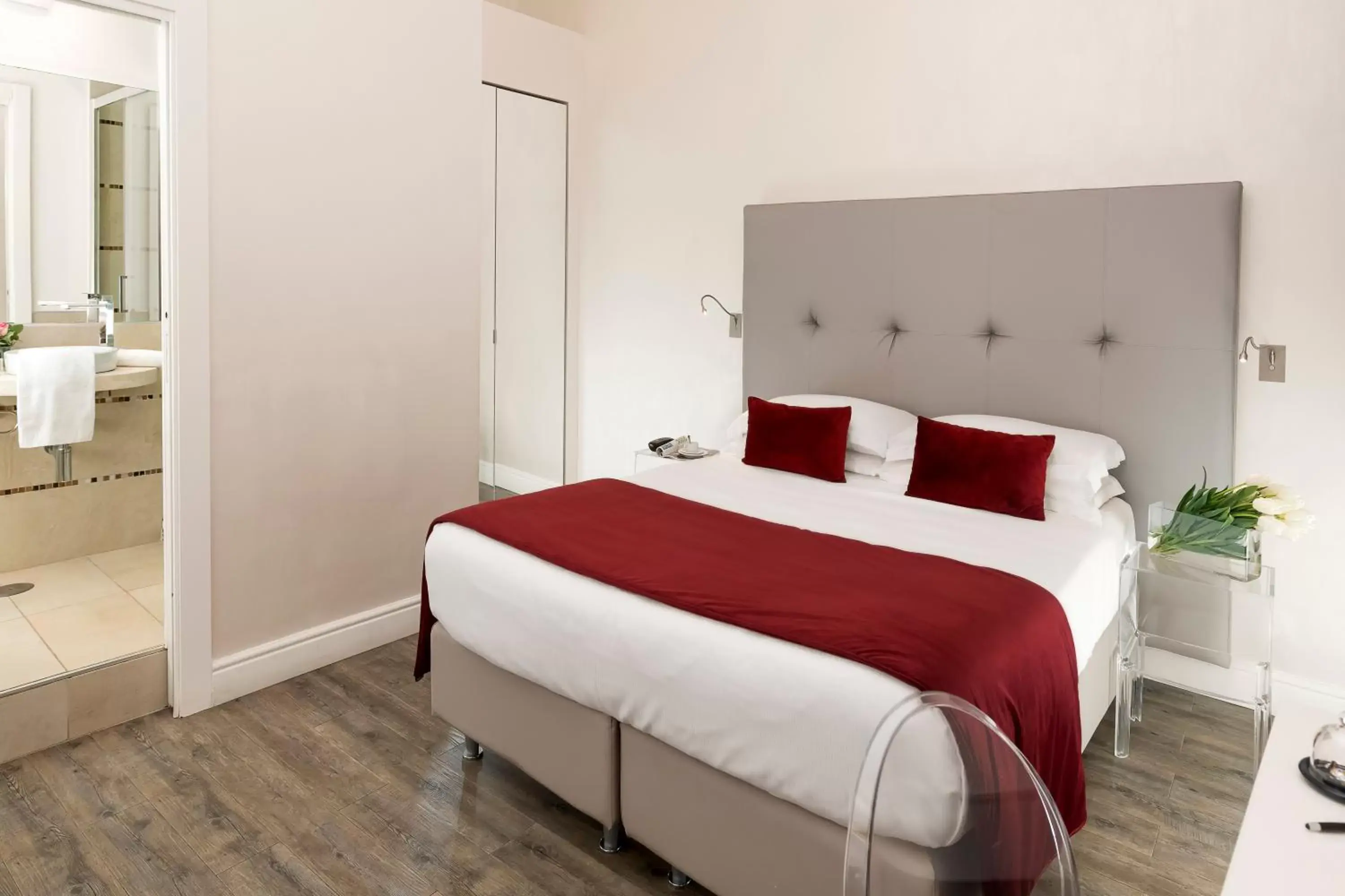 Bedroom, Bed in Hotel Navona