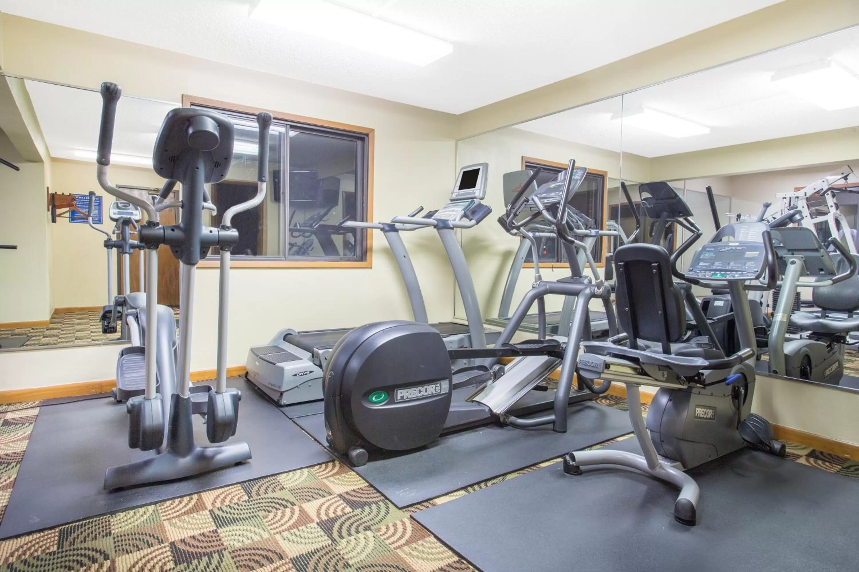 Fitness centre/facilities in Days Inn & Suites by Wyndham Waterloo