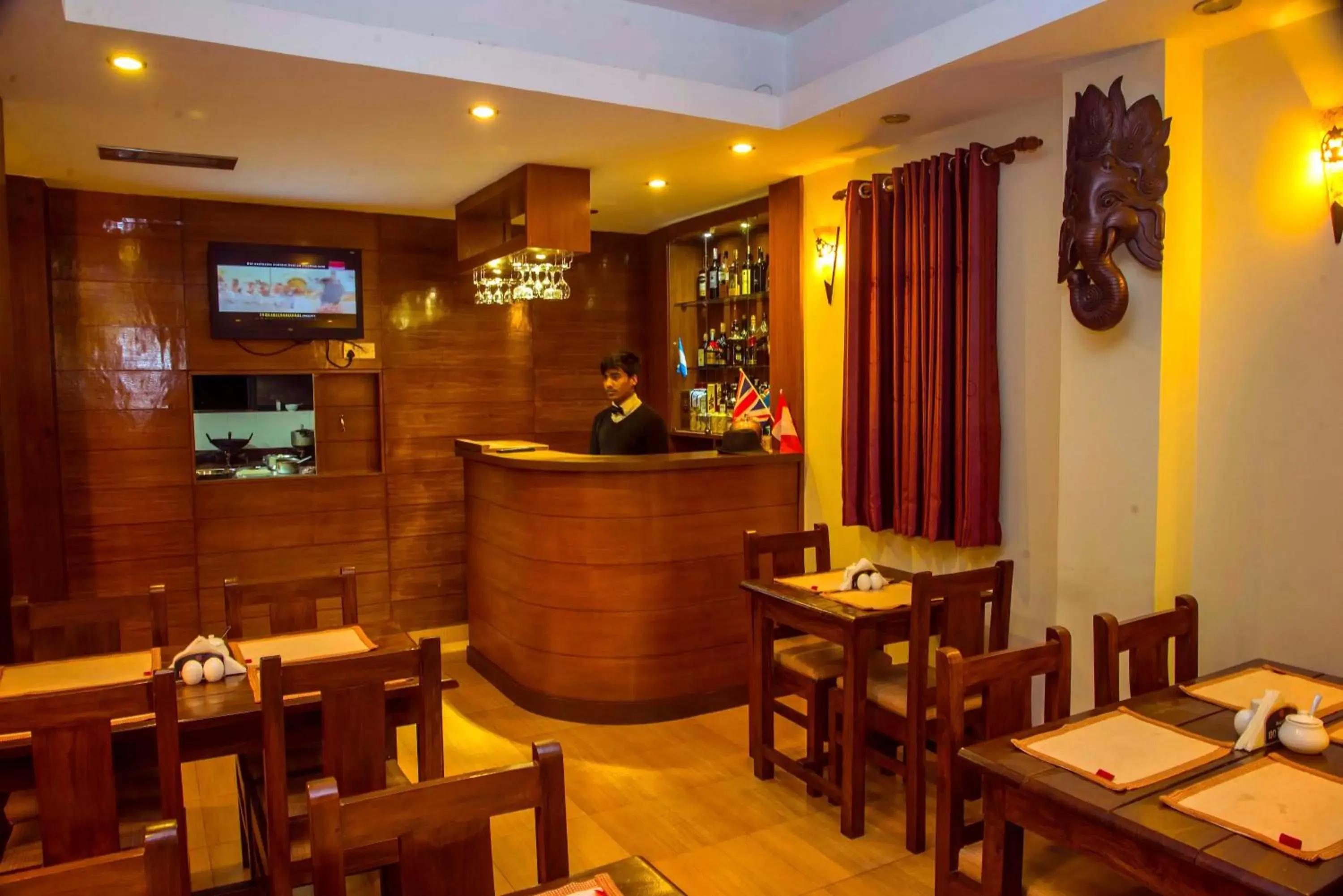 Restaurant/places to eat in Hotel Tara