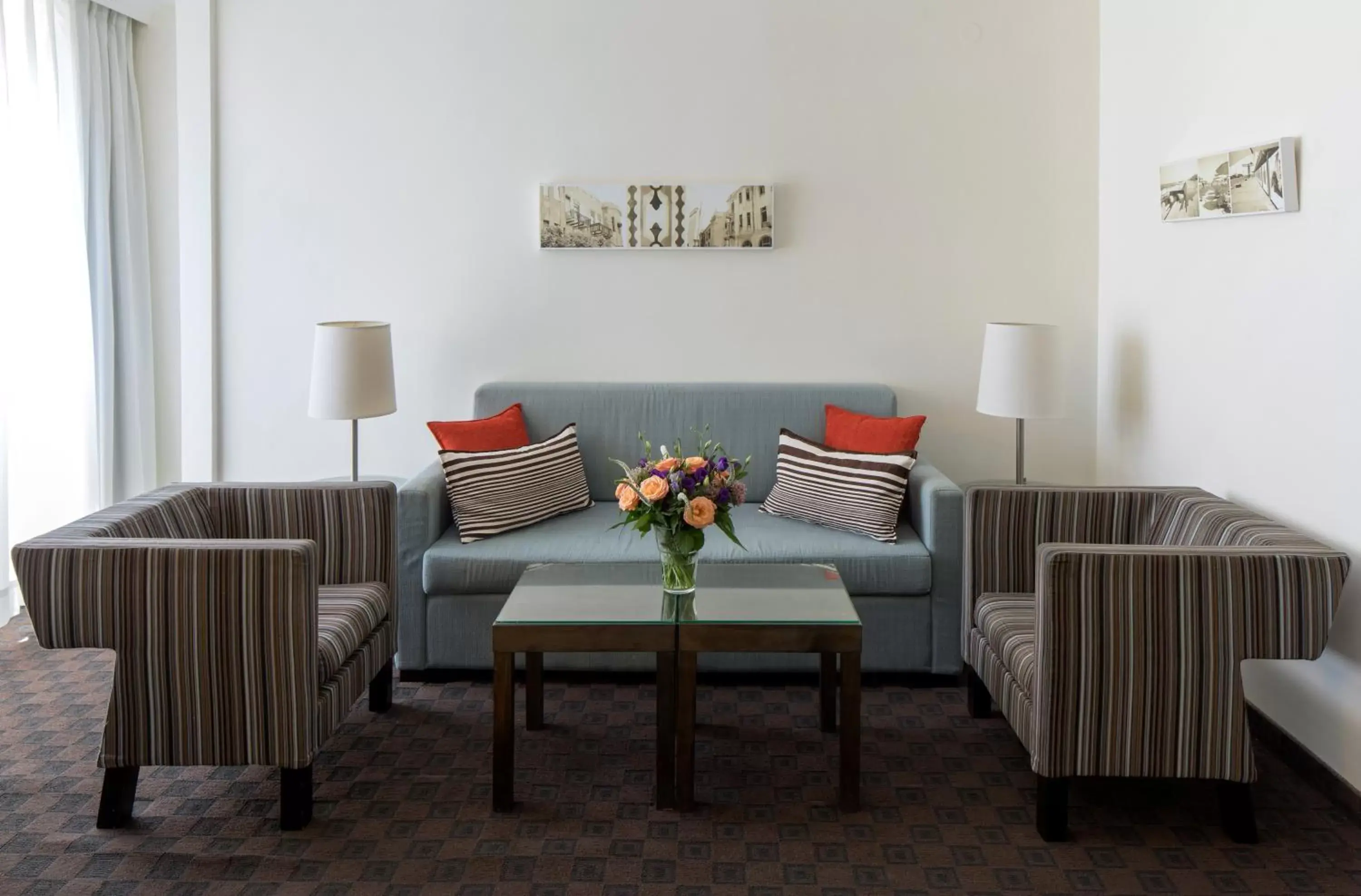 Living room, Seating Area in Metropolitan Hotel