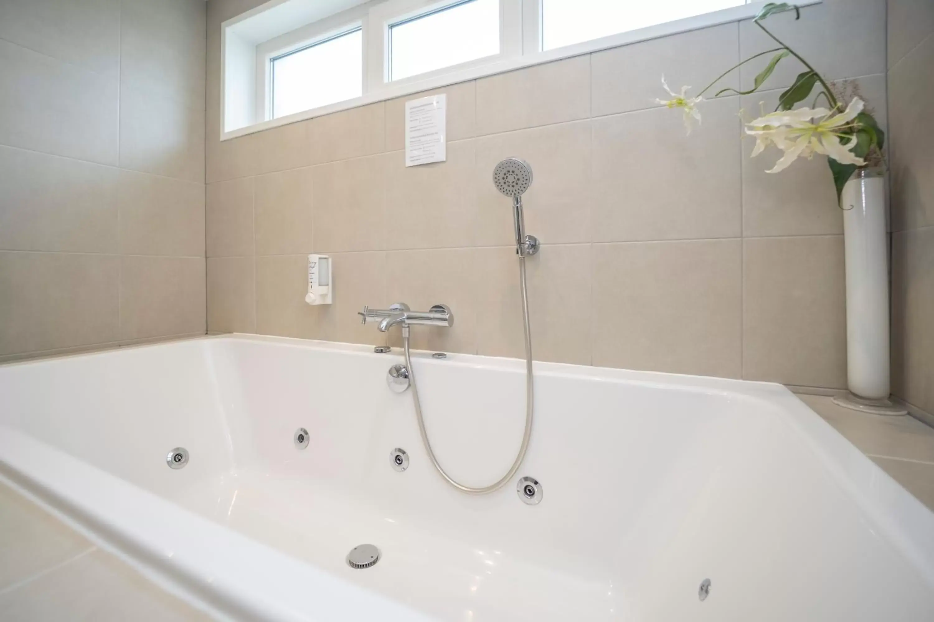 Bath, Bathroom in Fletcher Zuiderduin Beachhotel