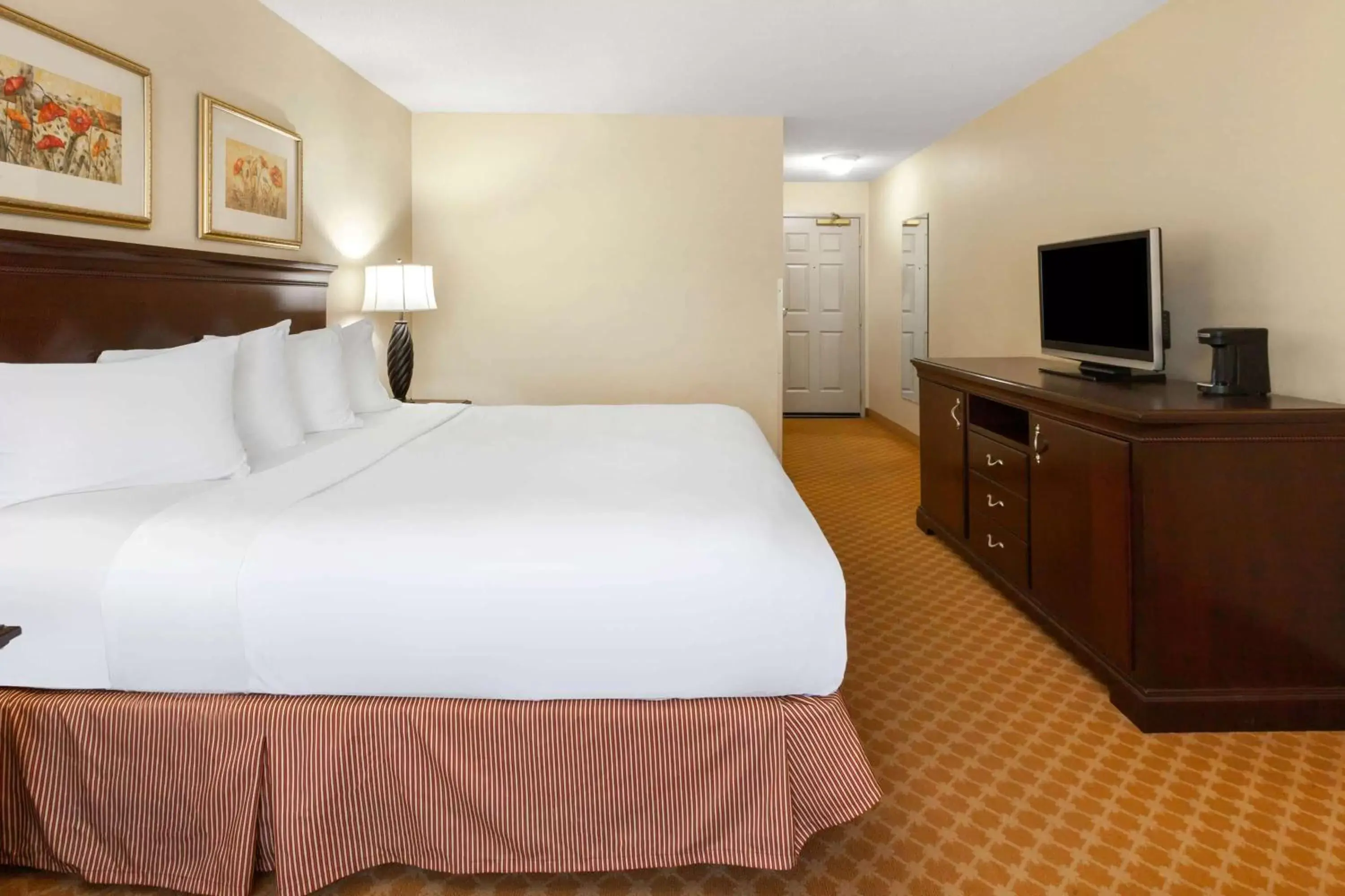 Photo of the whole room, Bed in AmericInn by Wyndham Iron Mountain