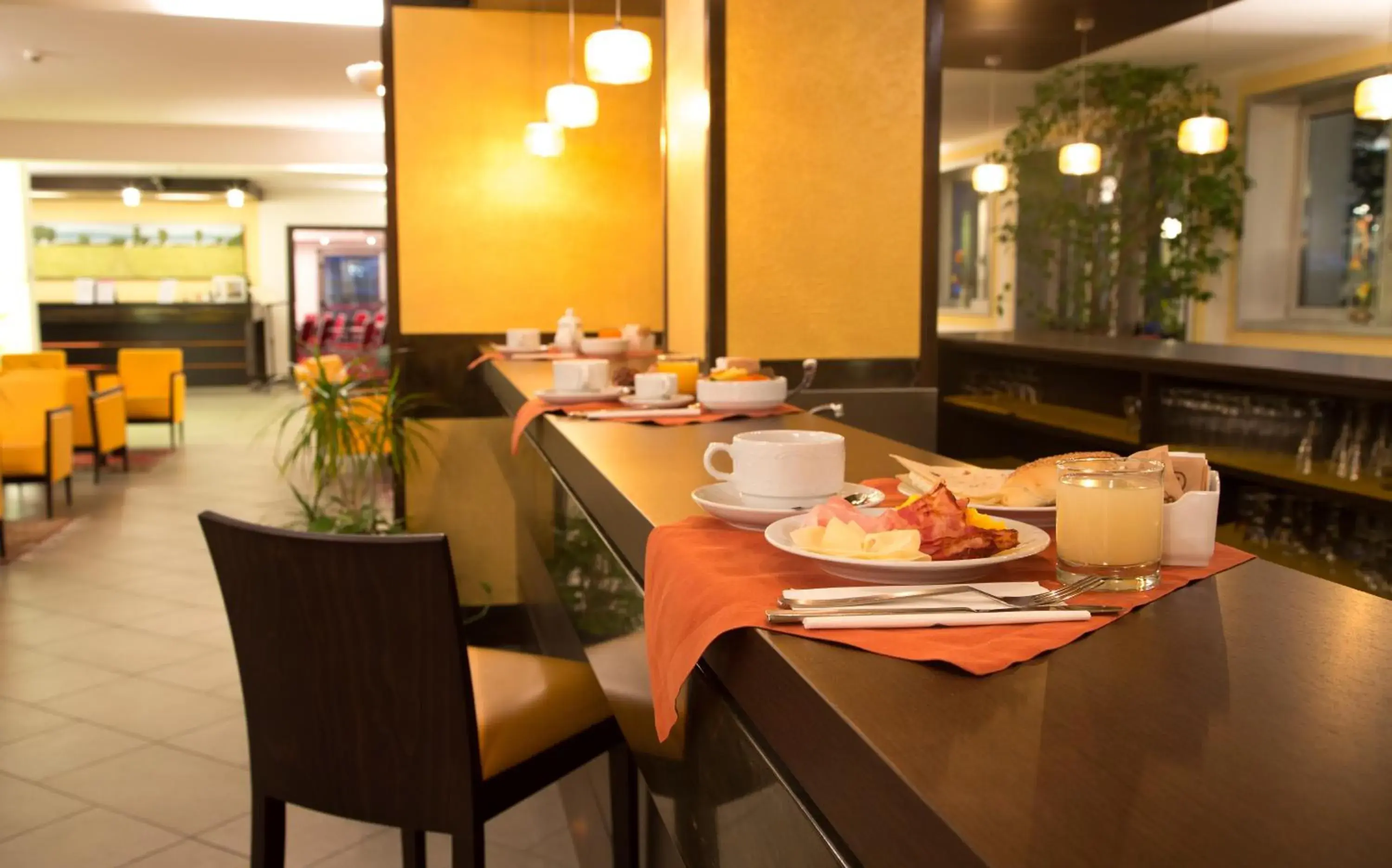 Lounge or bar, Restaurant/Places to Eat in Best Western City Hotel