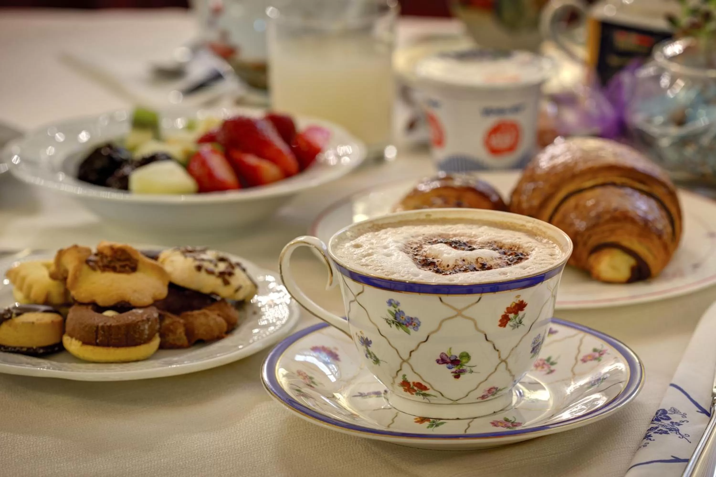 Food and drinks in Hotel Residenza In Farnese