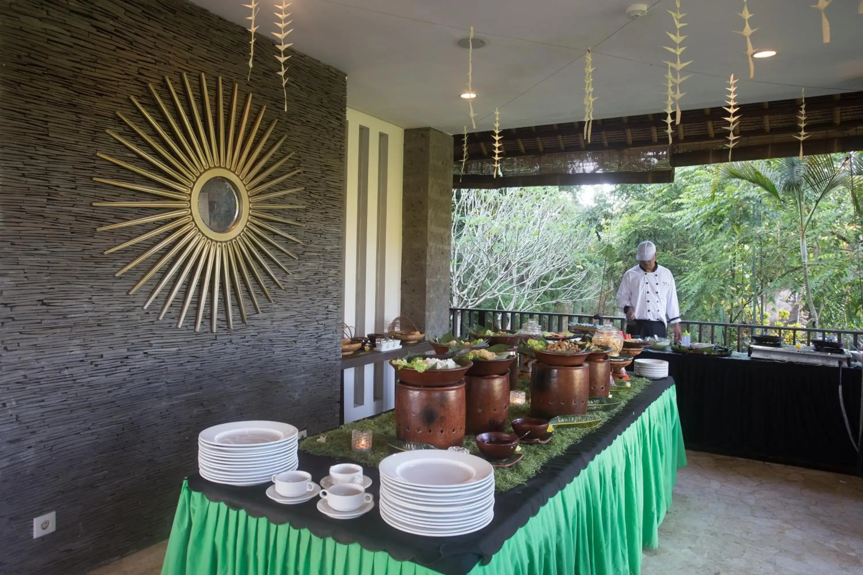 Restaurant/places to eat in Anahata Villas and Spa Resort