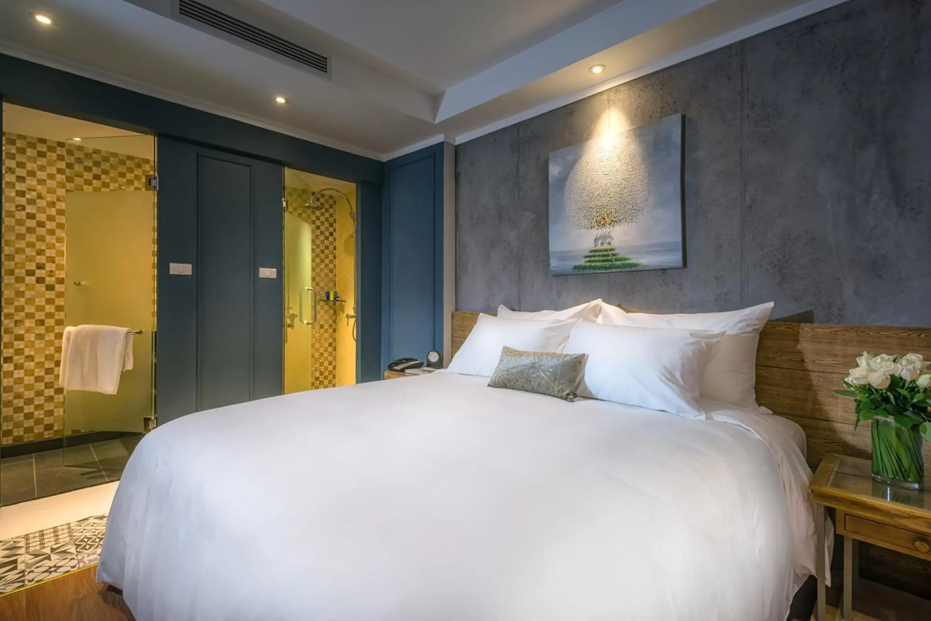 Photo of the whole room, Bed in Bespoke Trendy Hotel Hanoi - Formerly Hanoi La Siesta Trendy
