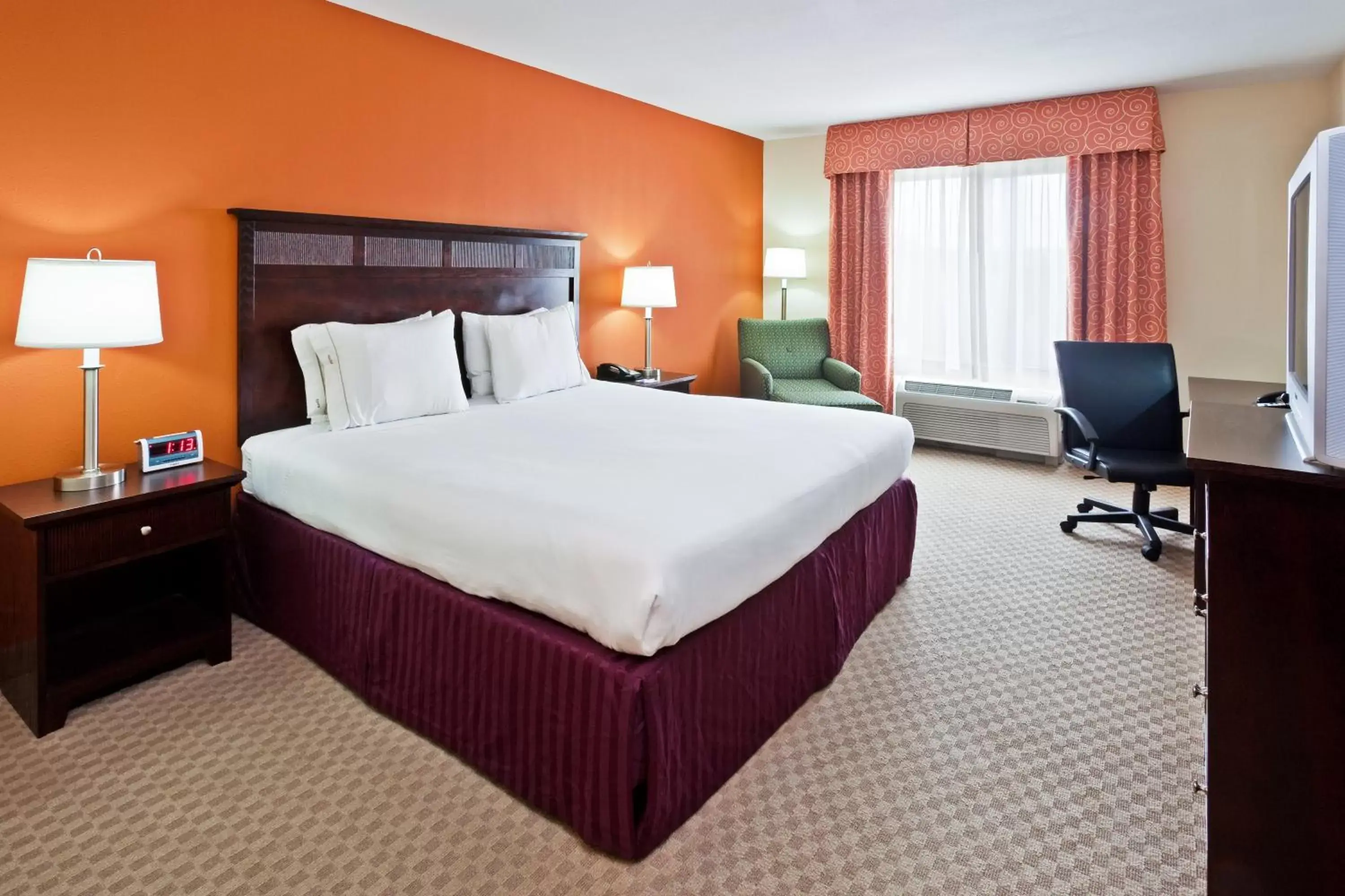 Photo of the whole room, Bed in Holiday Inn Express & Suites Chattanooga-Hixson, an IHG Hotel