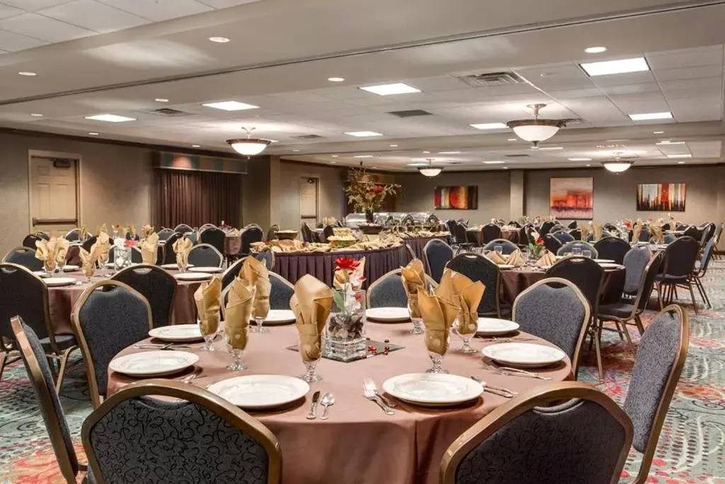 Banquet/Function facilities, Restaurant/Places to Eat in Holiday Inn Hotel & Suites Council Bluffs, an IHG Hotel