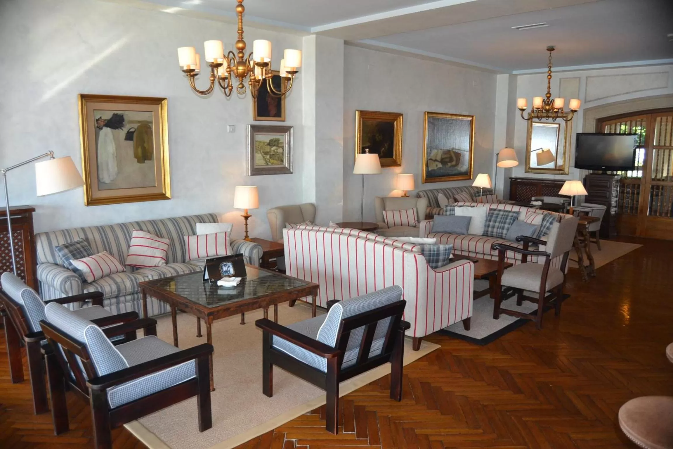 Communal lounge/ TV room in Parador de Ribadeo