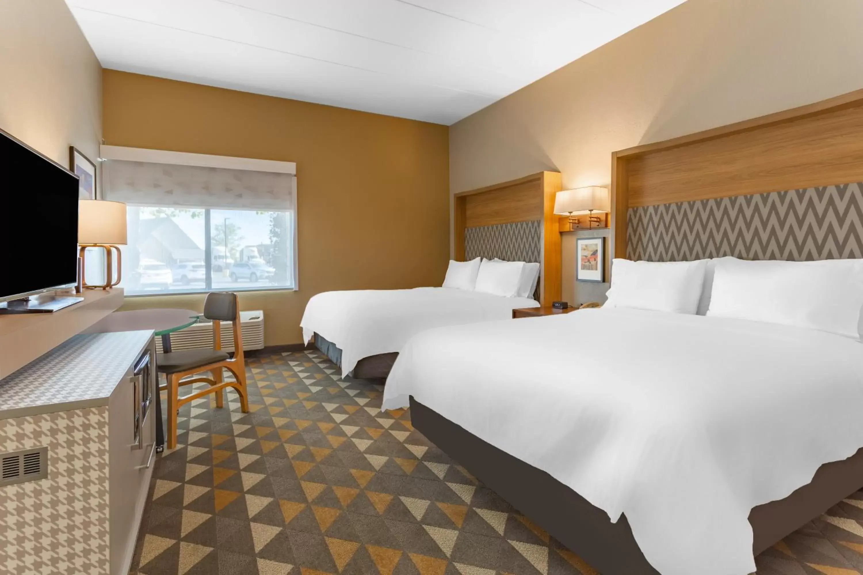 Photo of the whole room, Bed in Holiday Inn Rockford, an IHG Hotel