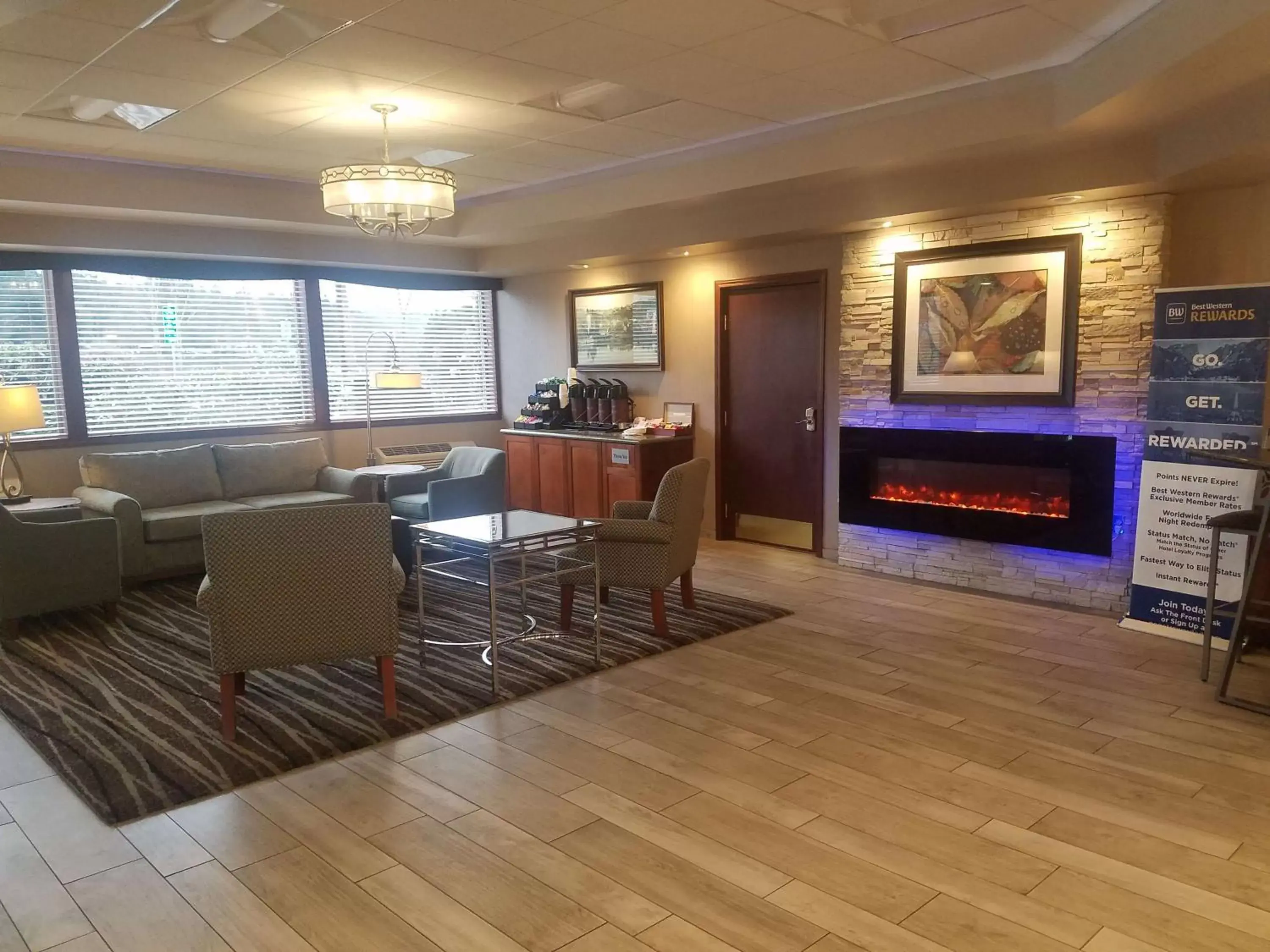 Lobby or reception, Seating Area in Best Western Plus Rivershore Hotel