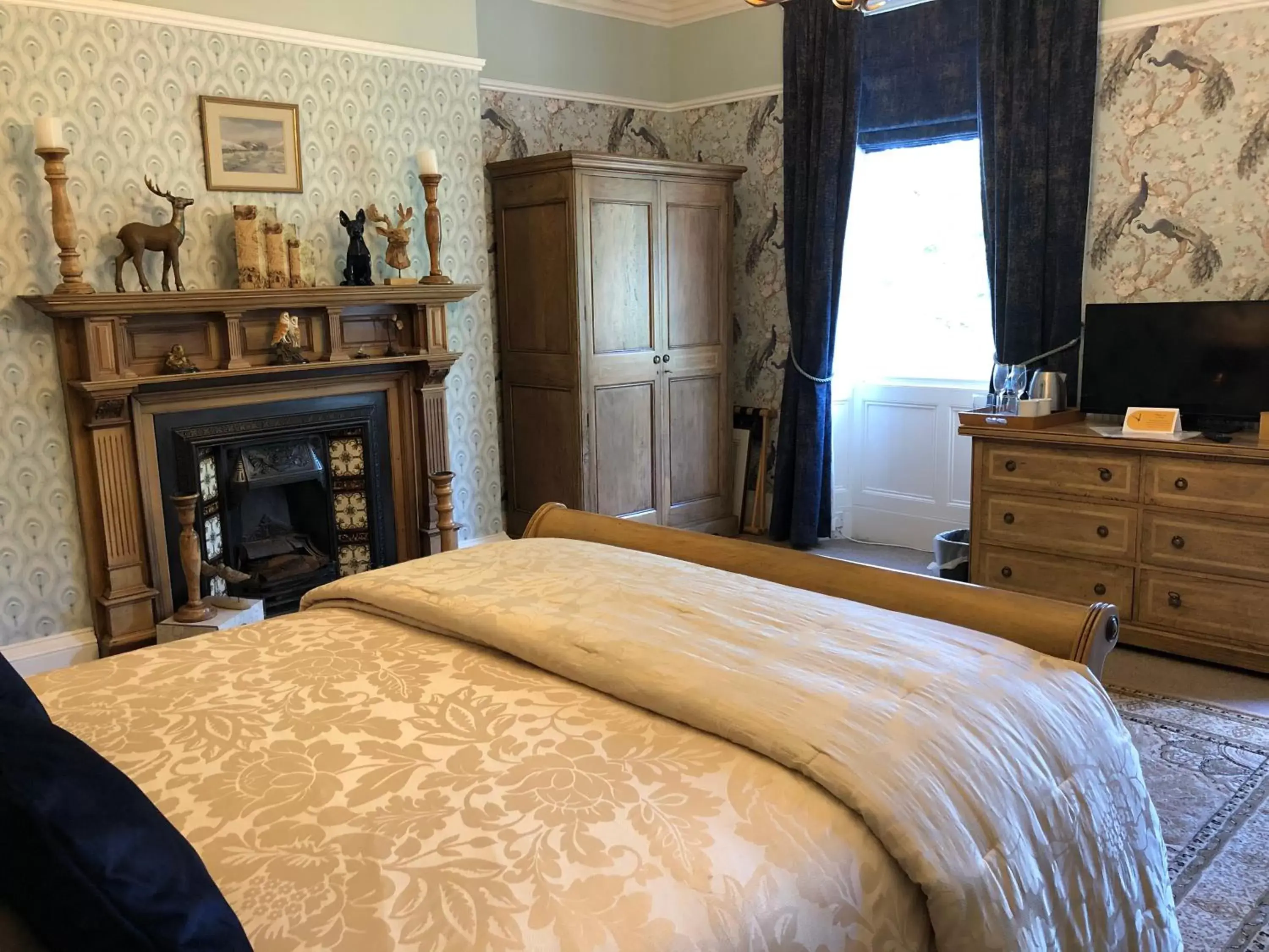 Bedroom, Bed in Highgate House