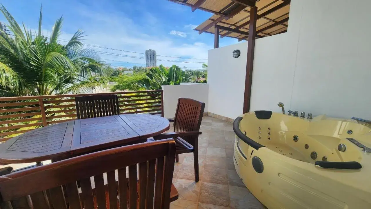 Balcony/Terrace in Oasis Garden & Pool Villa at VIP Resort