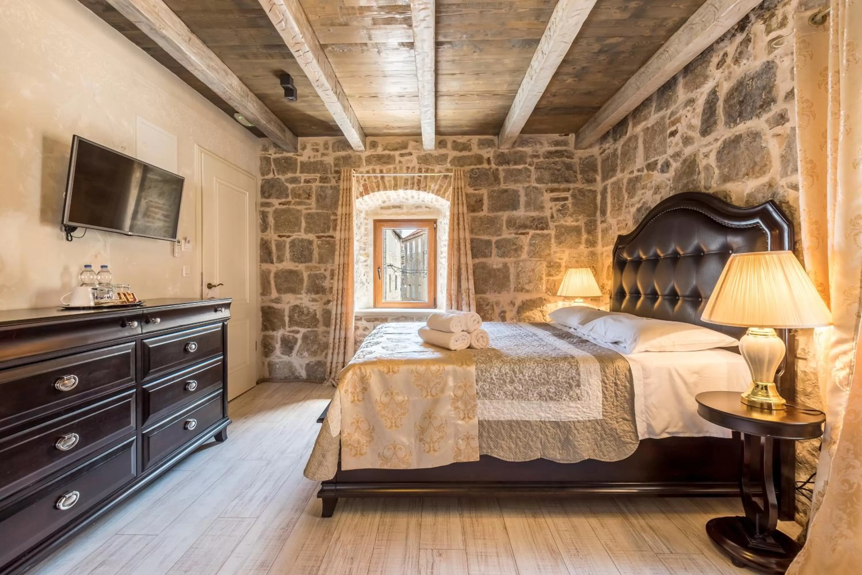 Bed in Heritage Palace Varos - MAG Quaint & Elegant Boutique Hotels
