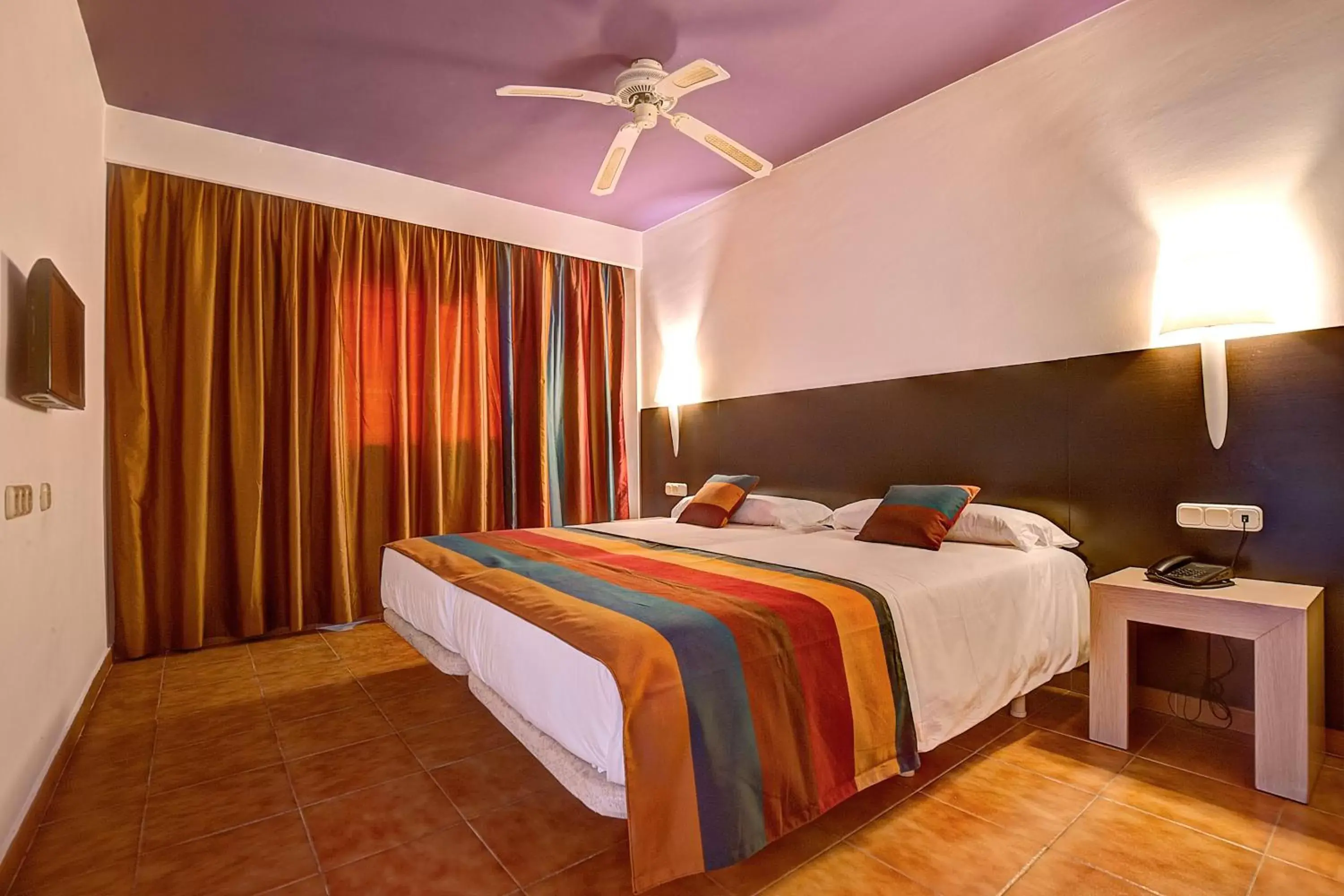 Bed in SBH Monica Beach Resort