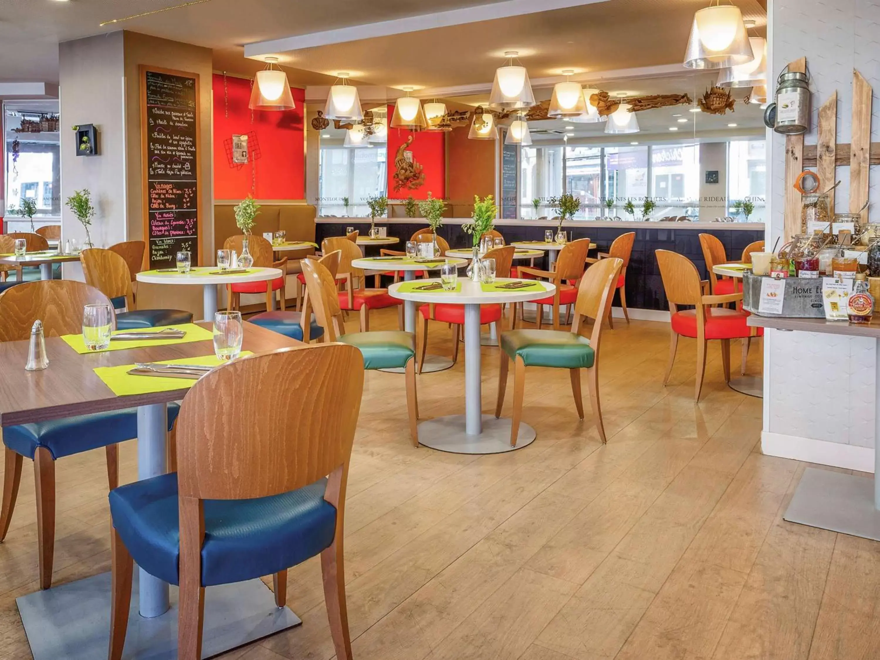 Restaurant/Places to Eat in ibis Styles Tours Centre