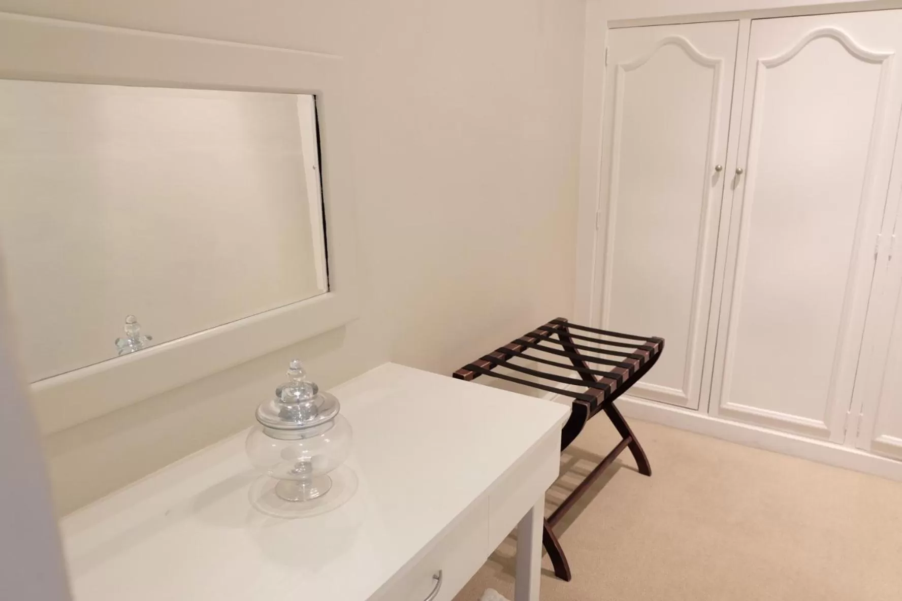 wardrobe in 11 WESTCLIFF RENTALS